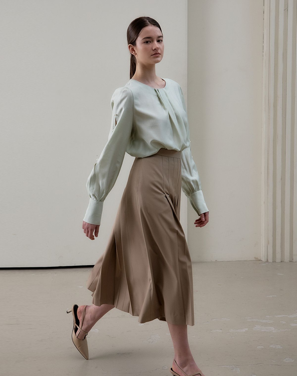지에마르(GIEMAR) PEARL BOTTON POINT BLOUSE GREEN  펄 버튼 블라우스 그린