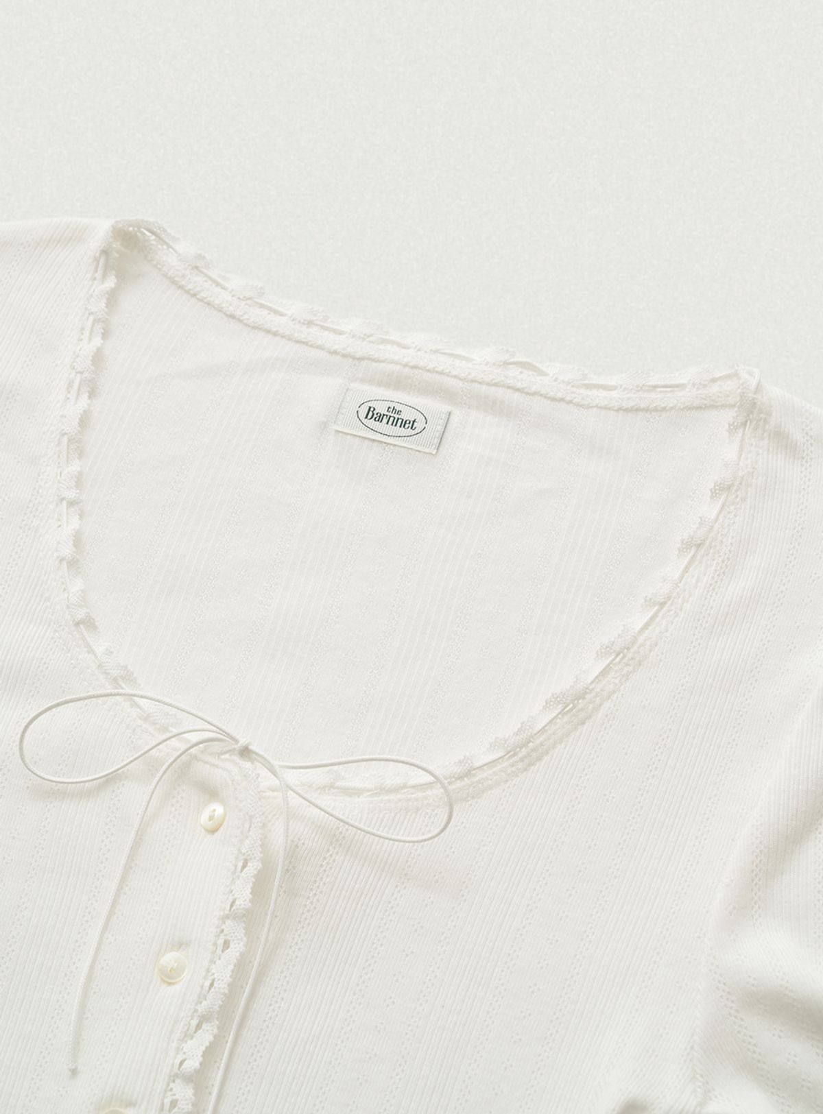 더바넷(THEBARNNET) Ravioli Lace-Trim Button-Up Top_White