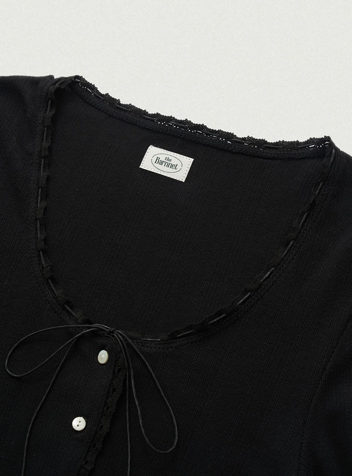 더바넷(THEBARNNET) Ravioli Lace-Trim Button-Up Top_Black