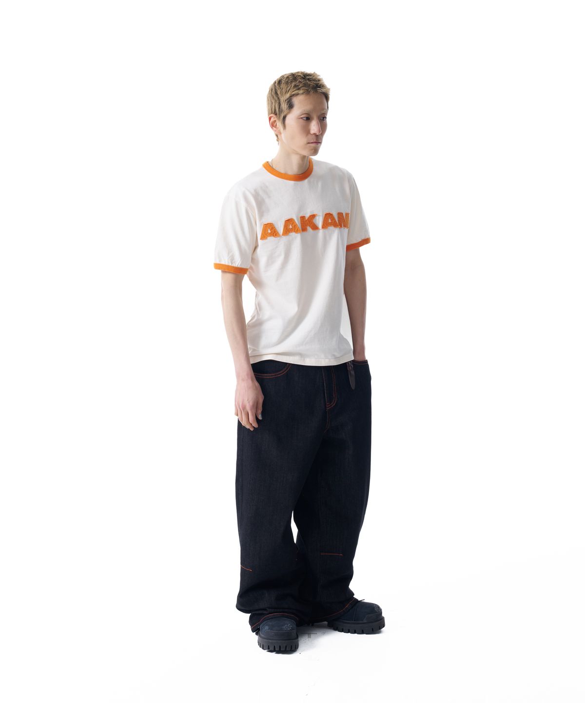 아캄(AAKAM) Logo Patch Ringer Top (Ivory-Orange)