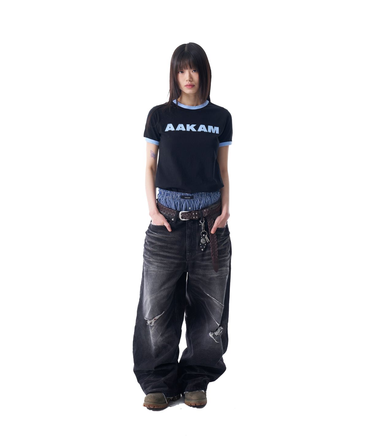 아캄(AAKAM) Logo Patch Ringer Top (Black-Sky Blue)