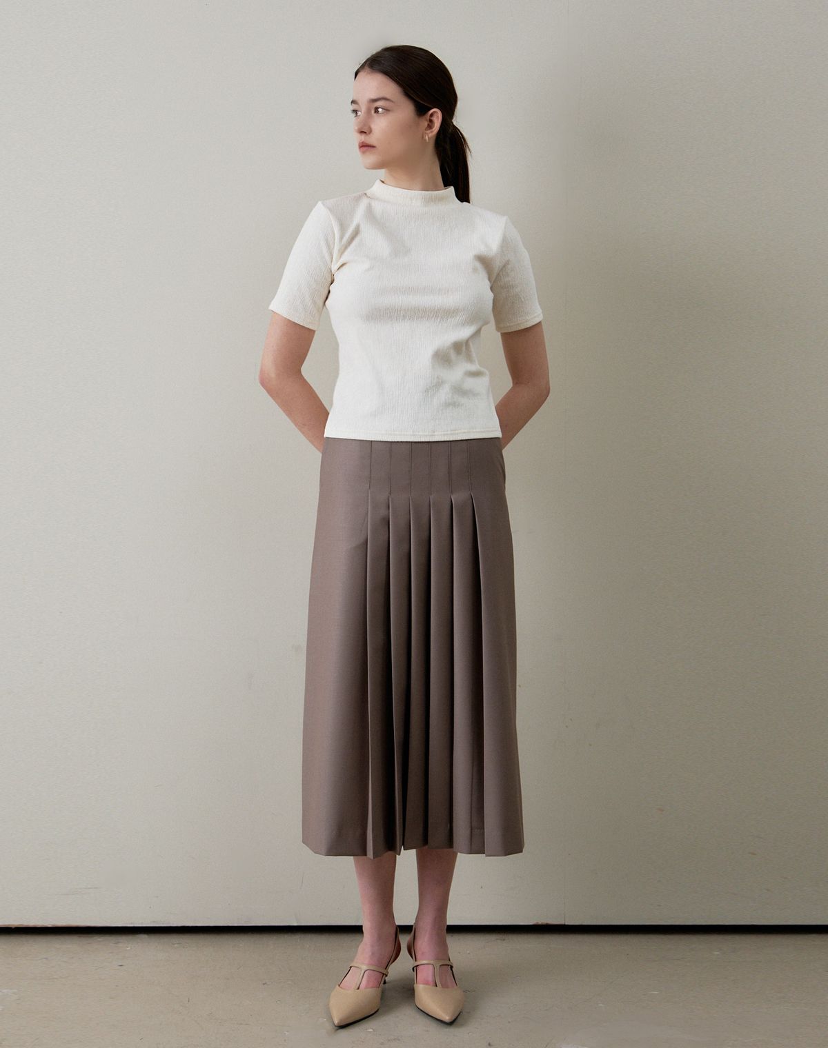 지에마르(GIEMAR) HALF NECK POLA TEE IVORY 하프 넥 폴라 티 아이보리