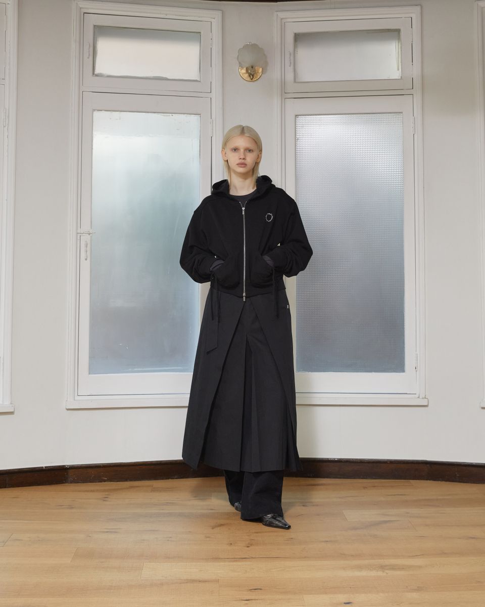 MUSINSA公式 | MATIN KIM VOLUME POCKET CROP HOODY ZIP UP IN BLACK