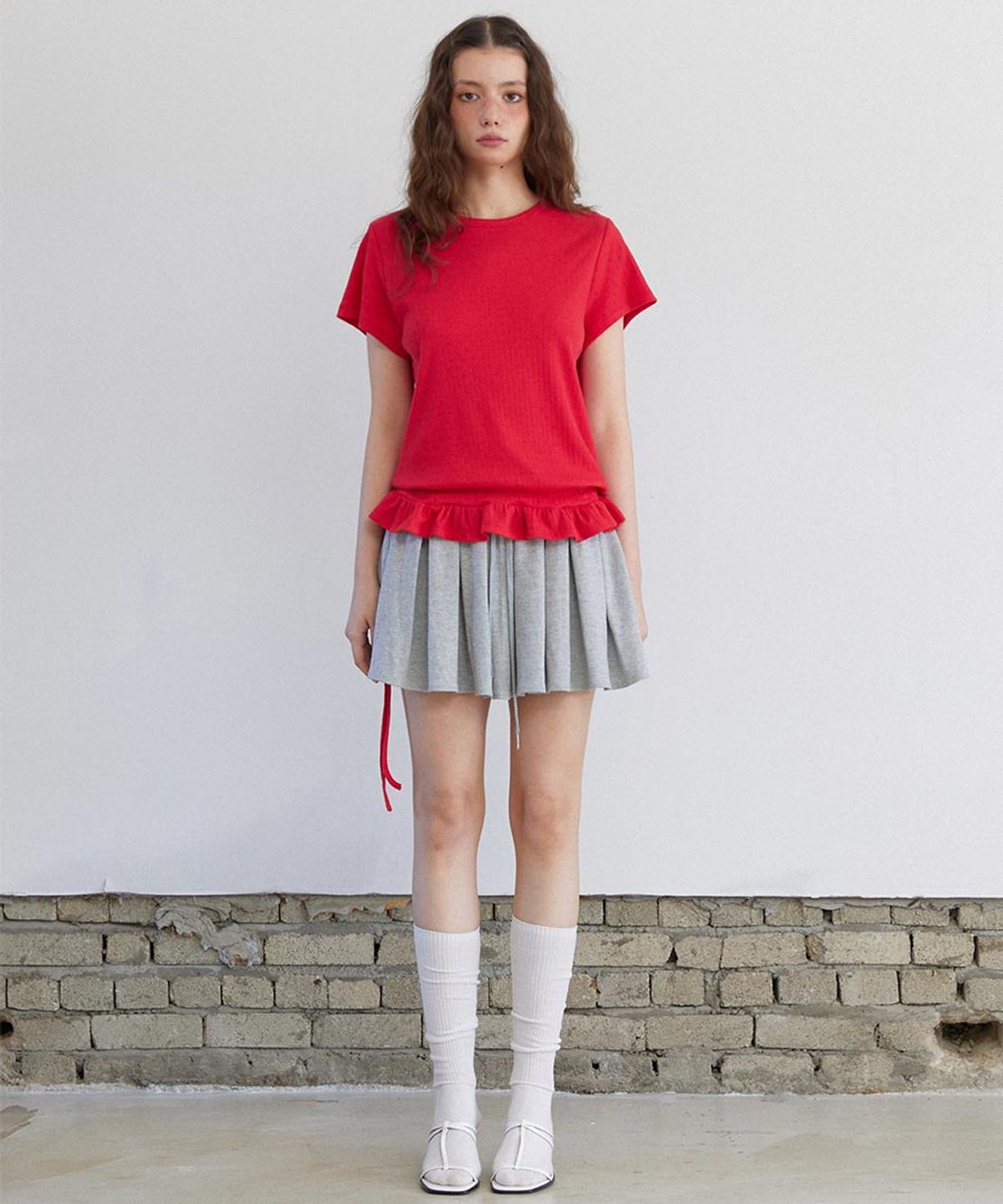 렌세(RENSE) Eyelet Frill Half T-shirt Red