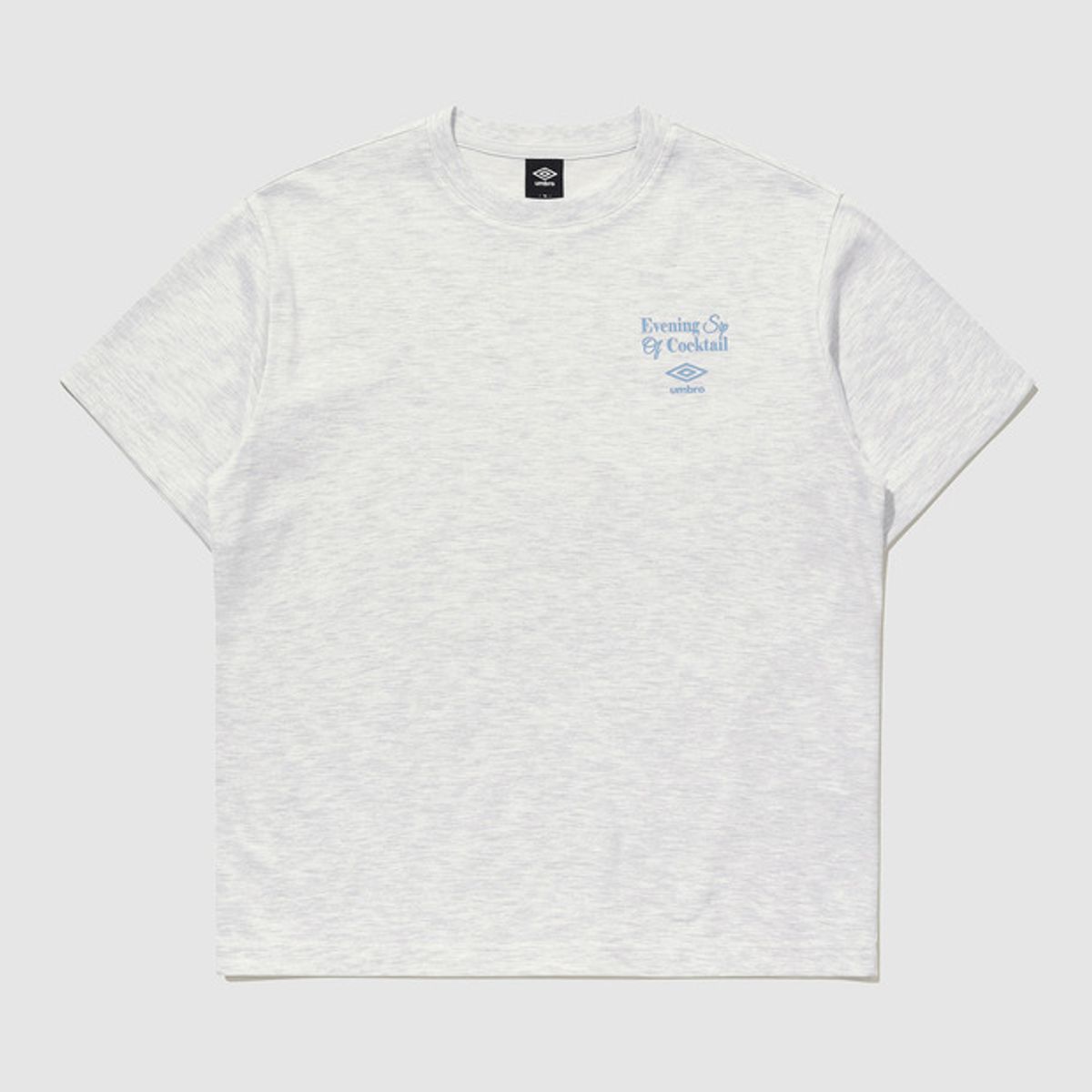 엄브로(UMBRO) 레이트 체크아웃 칵테일 그래픽 반팔 티셔츠 라이트 그레이(UQ223CRS49)