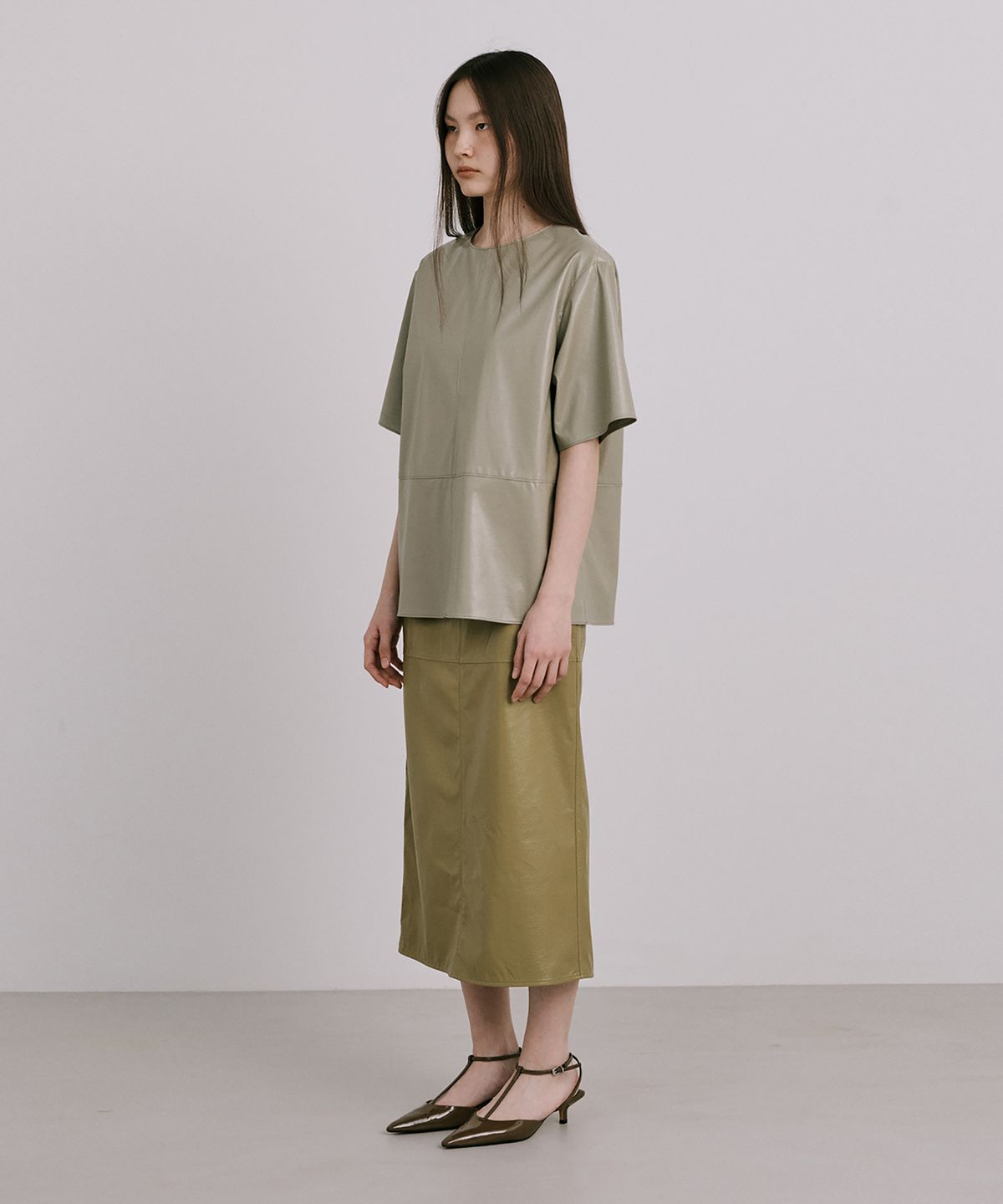 분더캄머(WNDERKAMMER) Fake Leather Top_Khaki( 페이크레더탑_카키)