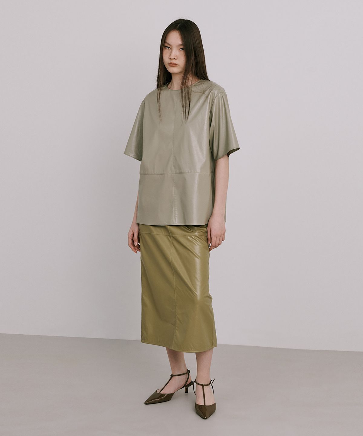 분더캄머(WNDERKAMMER) Fake Leather Top_Khaki( 페이크레더탑_카키)