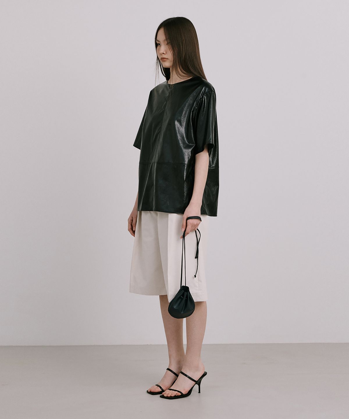 분더캄머(WNDERKAMMER) Fake Leather Top_Black(페이크레더탑_블랙)