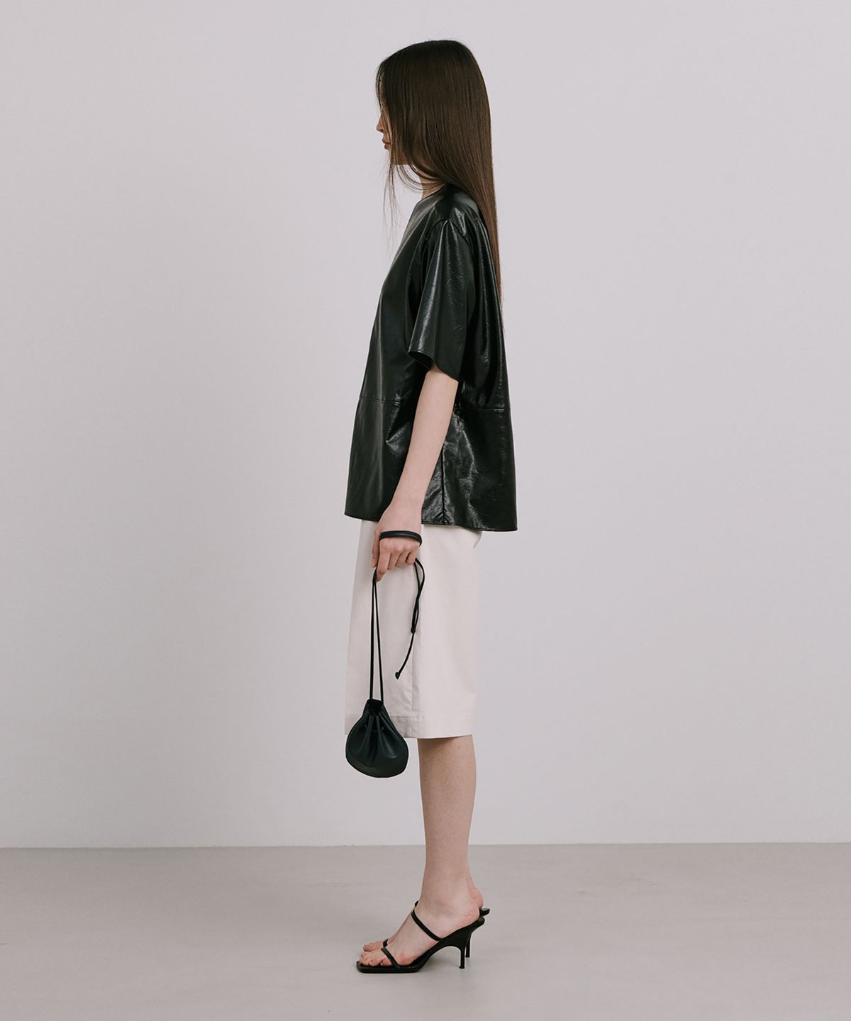 분더캄머(WNDERKAMMER) Fake Leather Top_Black(페이크레더탑_블랙)