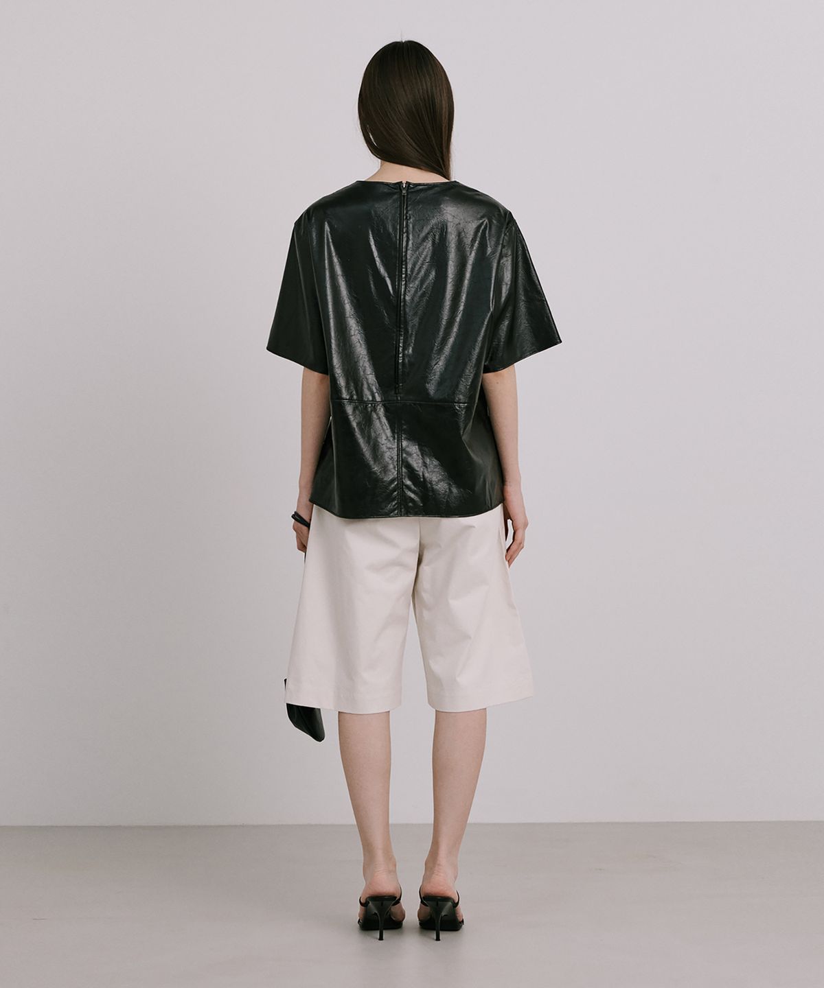 분더캄머(WNDERKAMMER) Fake Leather Top_Black(페이크레더탑_블랙)