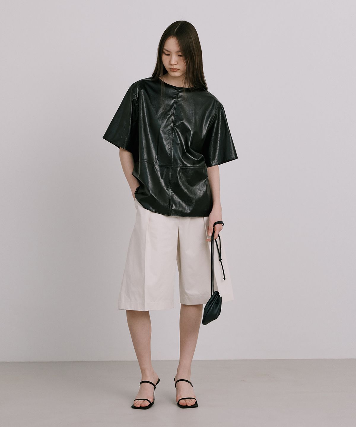 분더캄머(WNDERKAMMER) Fake Leather Top_Black(페이크레더탑_블랙)