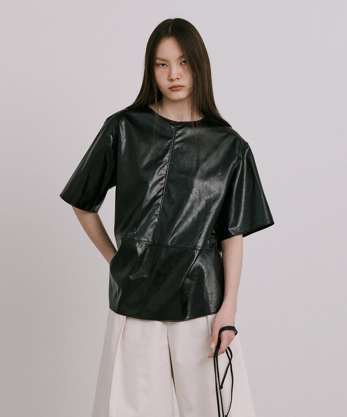 분더캄머(WNDERKAMMER) Fake Leather Top_Black(페이크레더탑_블랙)