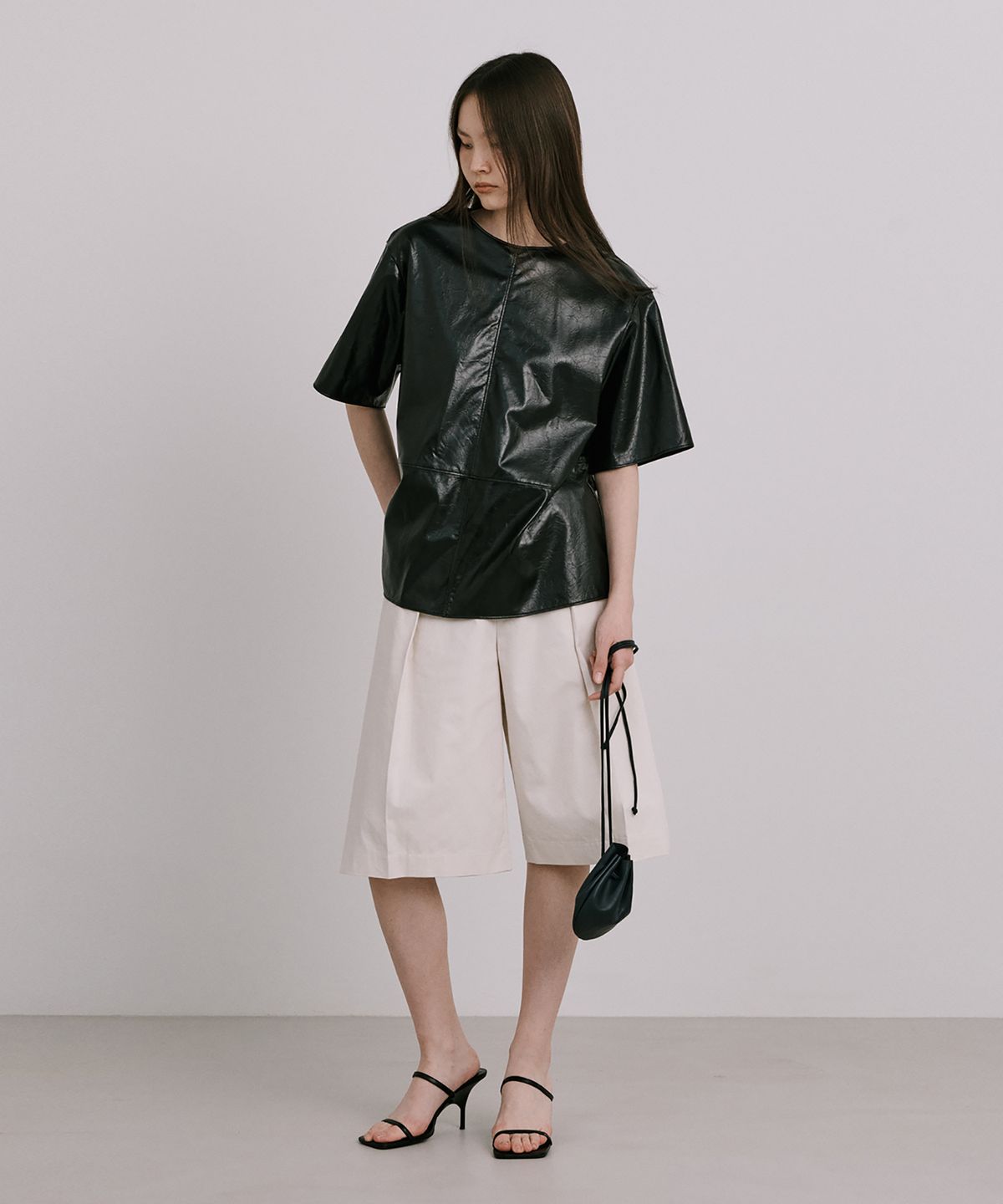 분더캄머(WNDERKAMMER) Fake Leather Top_Black(페이크레더탑_블랙)
