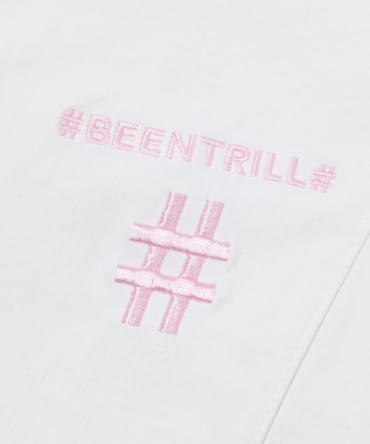 빈트릴 뉴욕(BEENTRILL NEWYORK) 우먼즈 스프레이 로고 우븐 점퍼(오프 화이트)