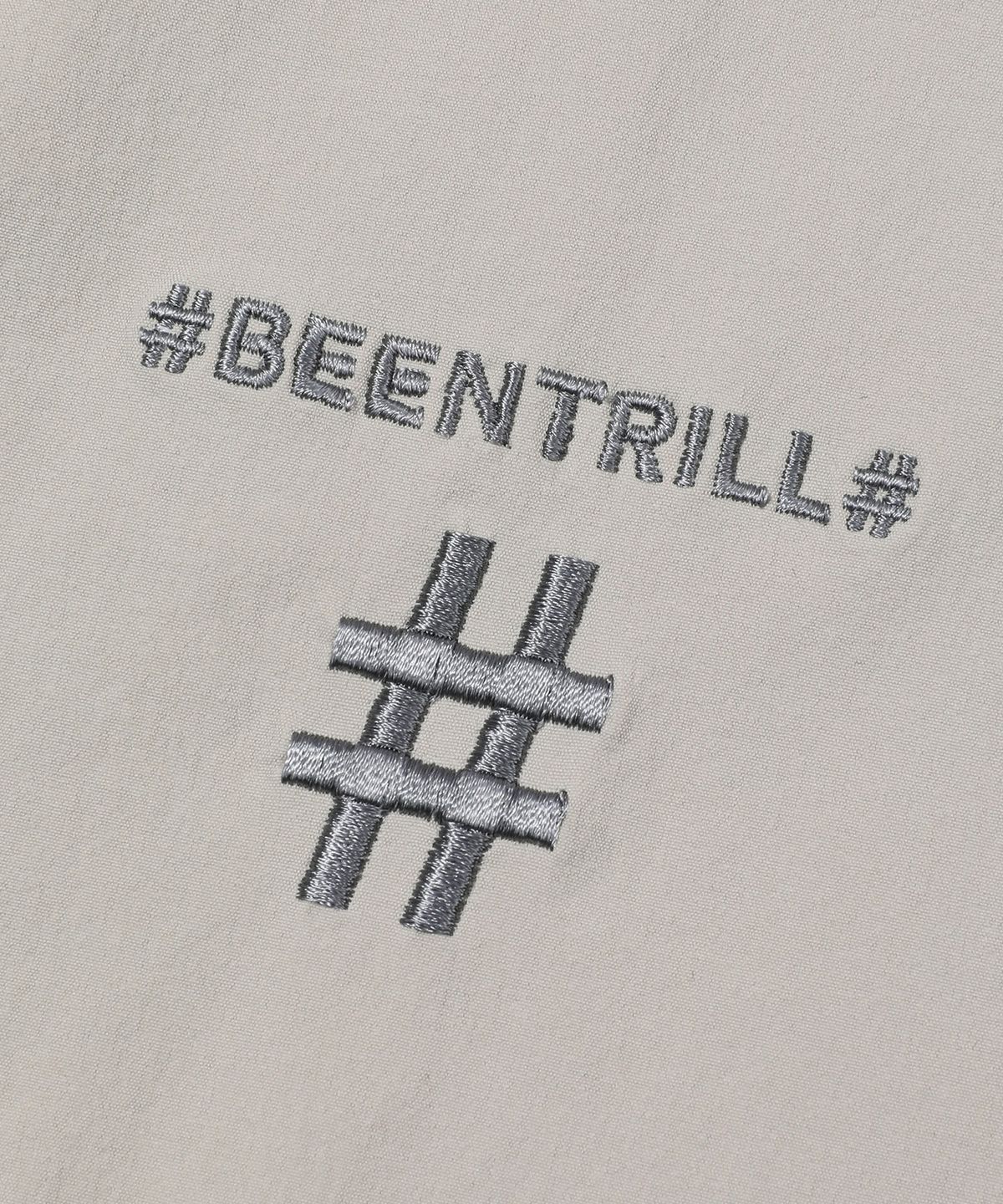 빈트릴(BEENTRILL) 스프레이 로고 우븐 점퍼(라이트 베이지)