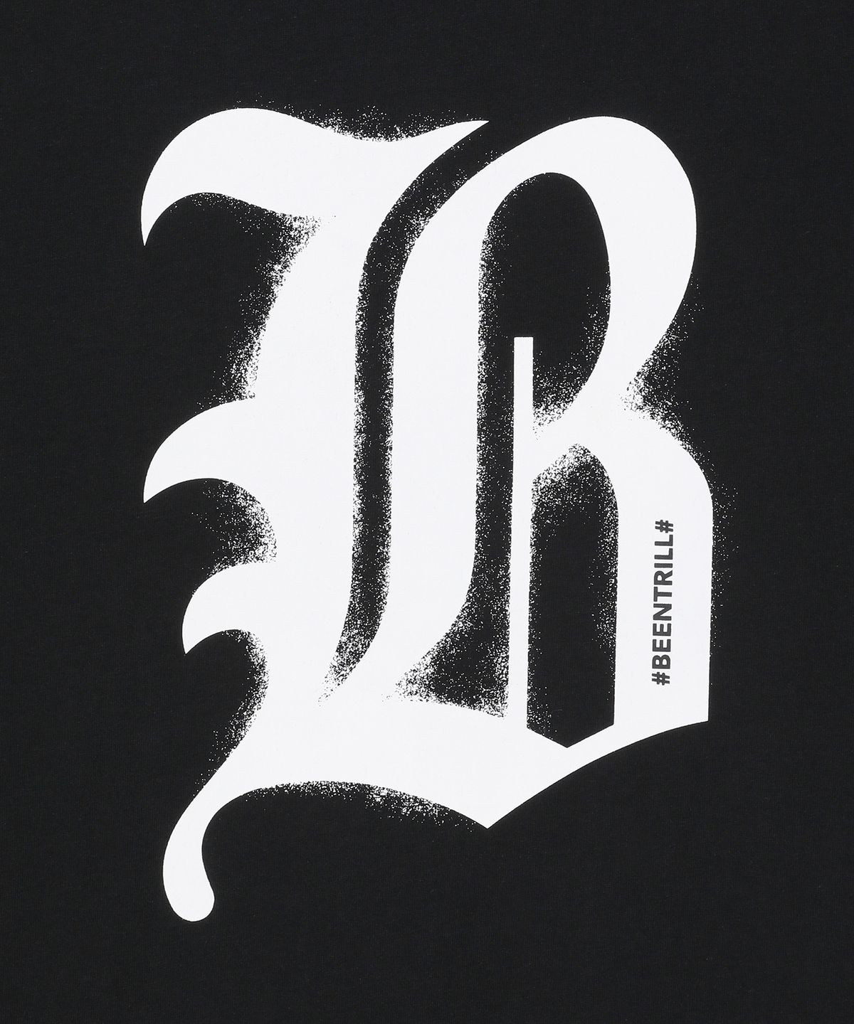 빈트릴(BEENTRILL) B고딕 로고 티셔츠(블랙)