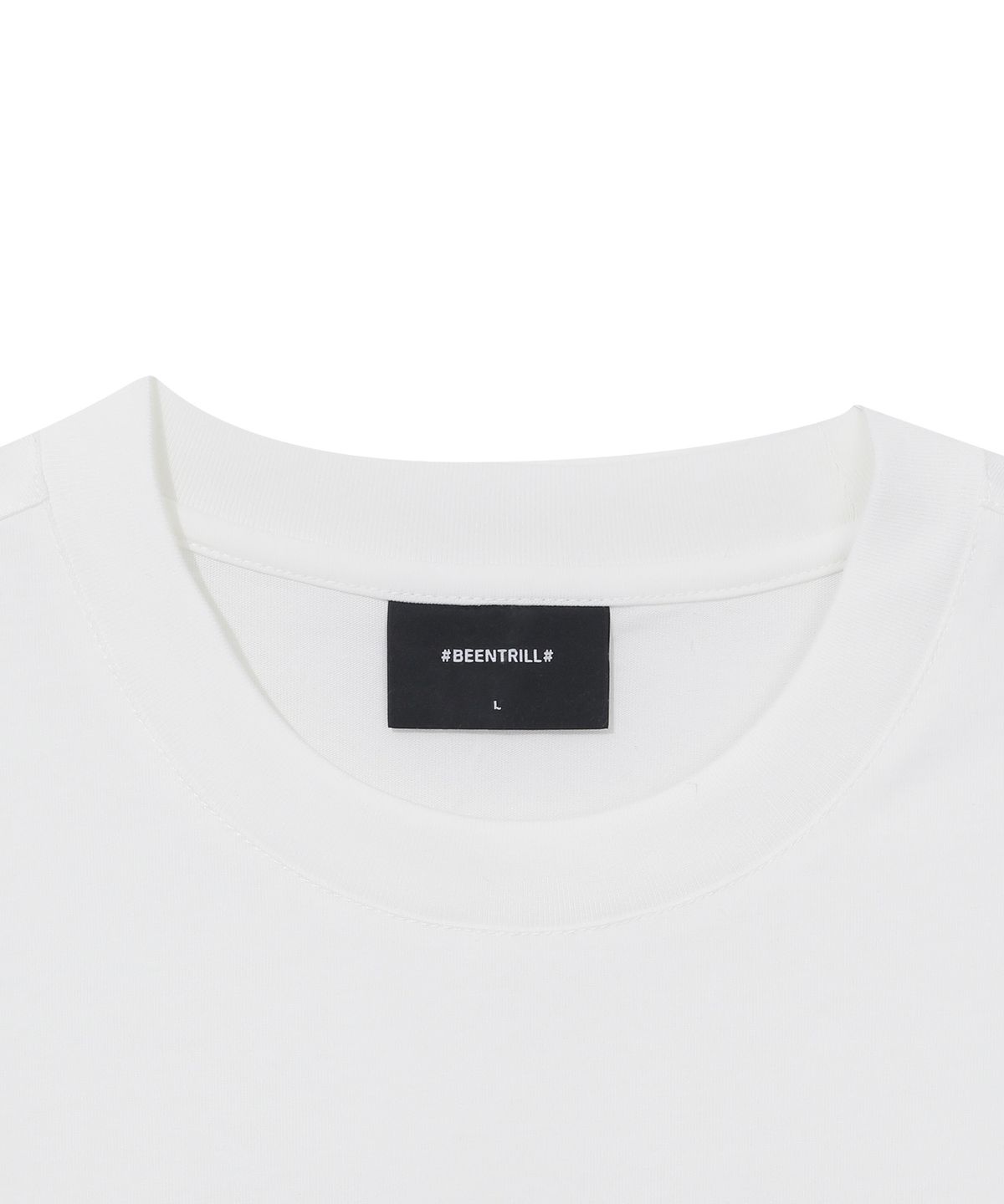 빈트릴(BEENTRILL) B고딕 로고 티셔츠(오프 화이트)