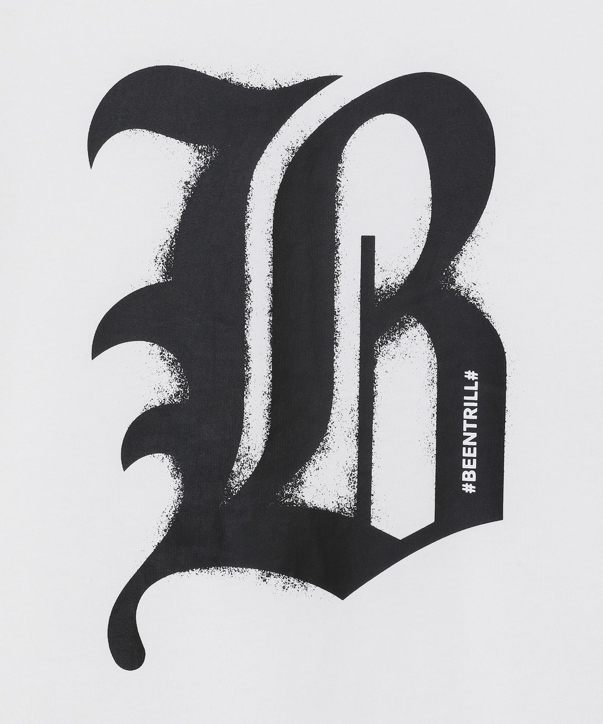 빈트릴(BEENTRILL) B고딕 로고 티셔츠(오프 화이트)