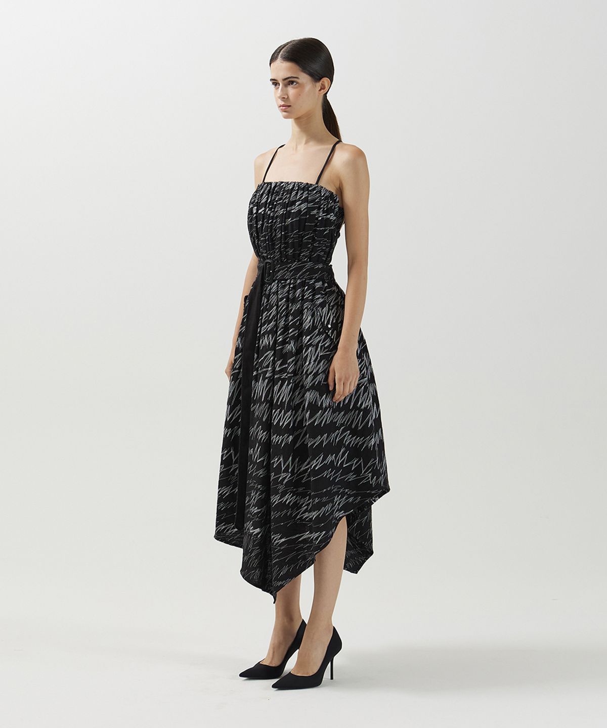 므아므(MMAM) Stitch strap pleated dress