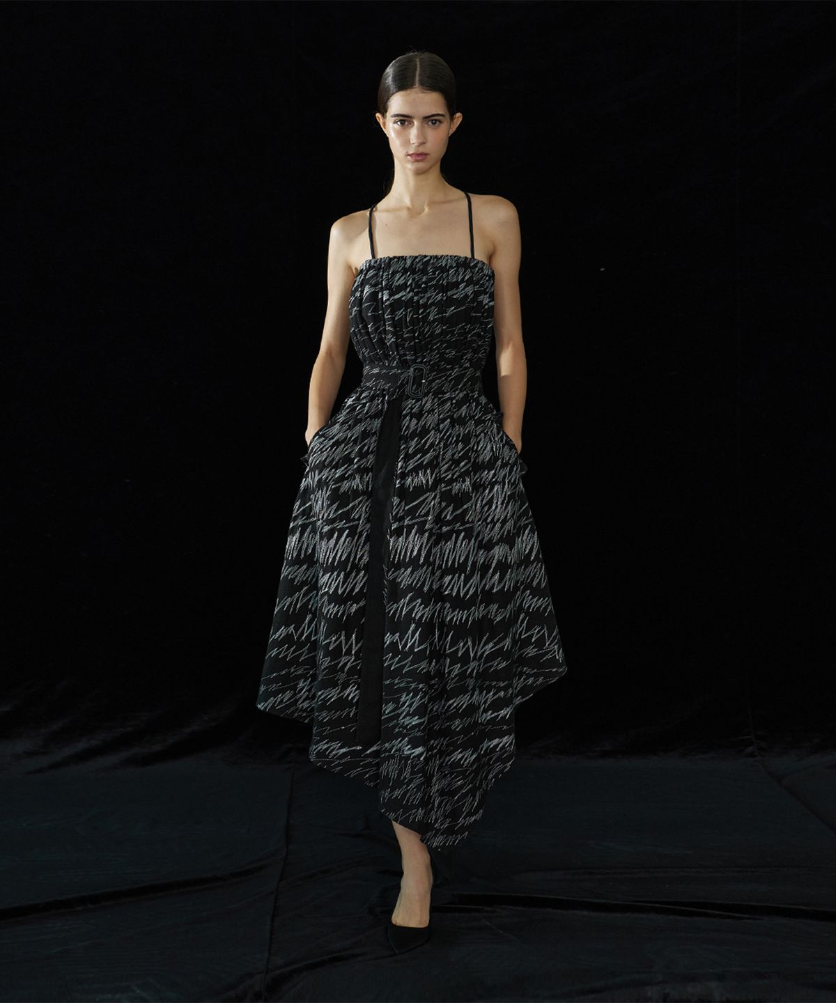 므아므(MMAM) Stitch strap pleated dress