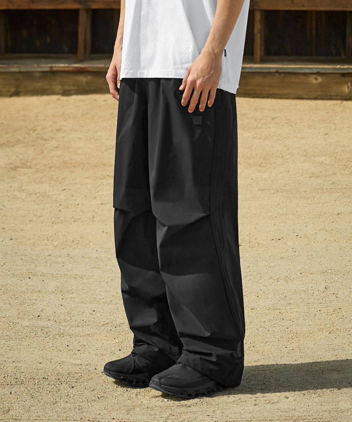 미니멀프로젝트(MINIMALPROJECT) 사이드라인 와이드 우븐 트랙팬츠 MTP124 [BLACK]