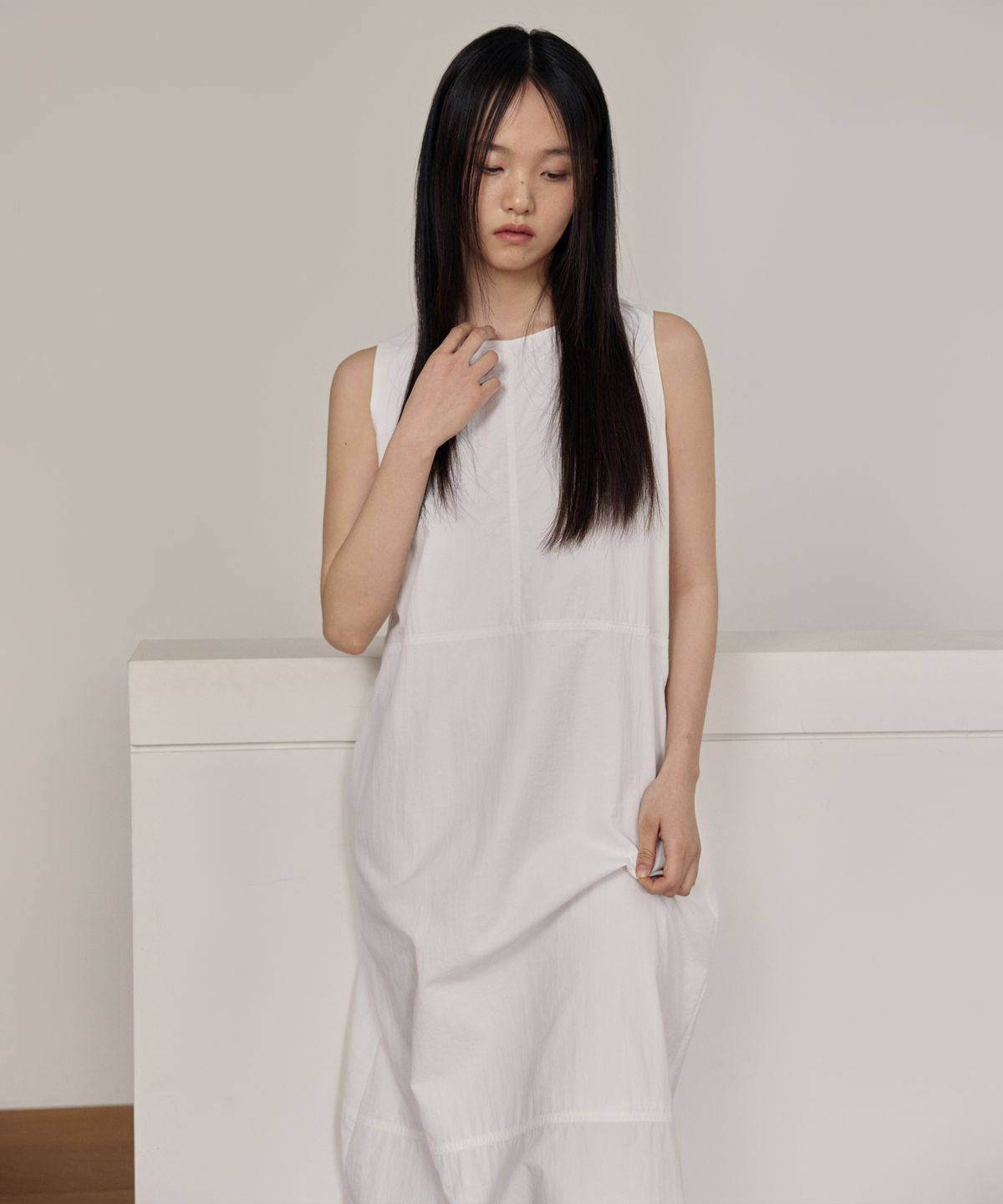 38컴온커먼(38COMEONCOMMON) Relaxed Sleeveless Dress (White)