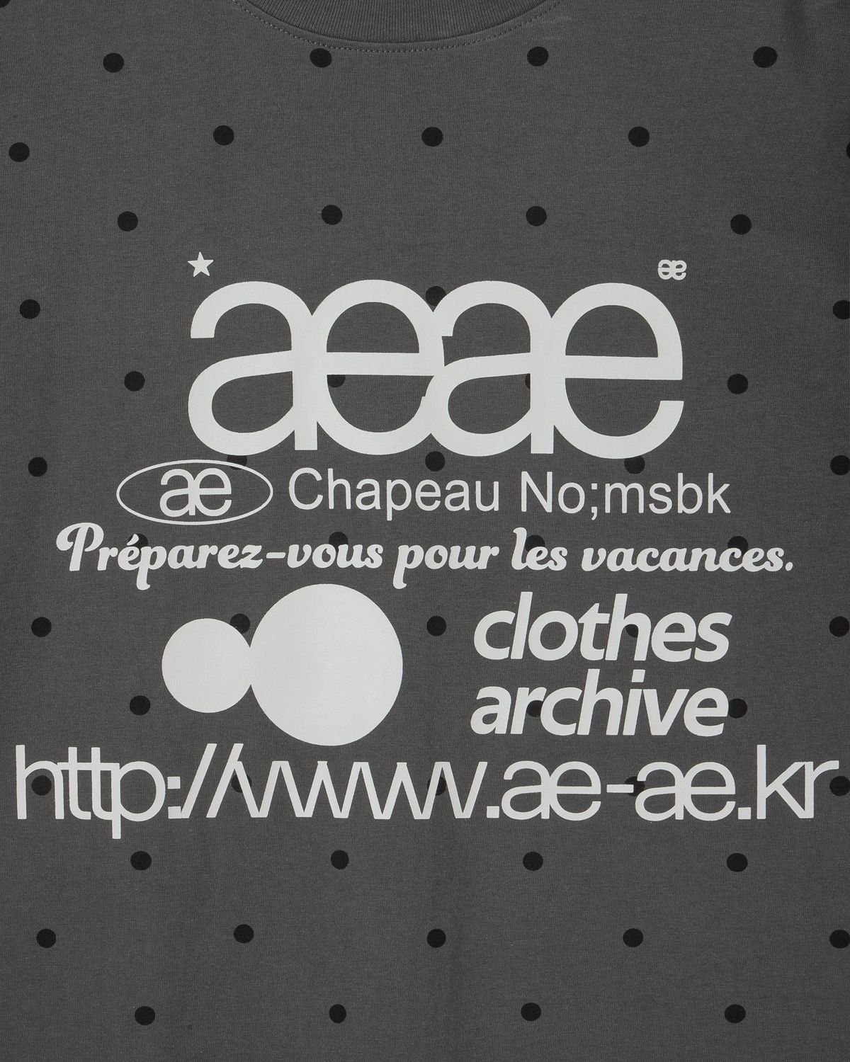 에이이에이이(AEAE) WEB LOGO DOT T-SHIRTS [CHARCOAL]