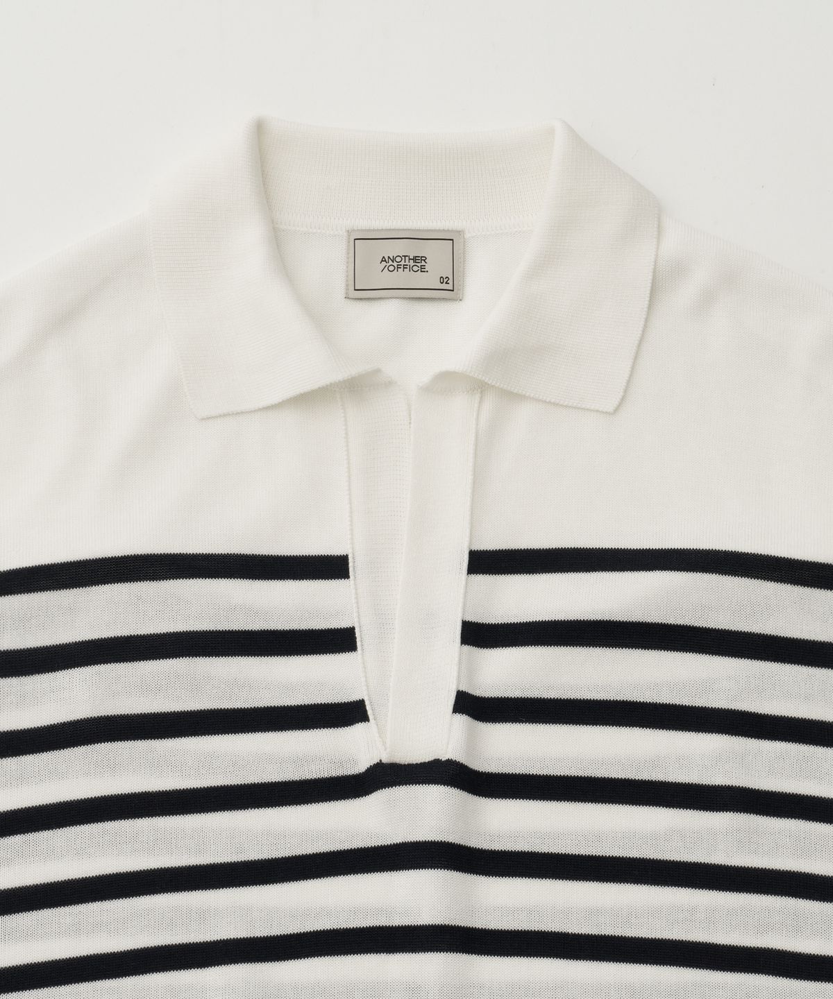 어나더 오피스(ANOTHER OFFICE) Sailor Silk Open-collar Knit (White-Navy)