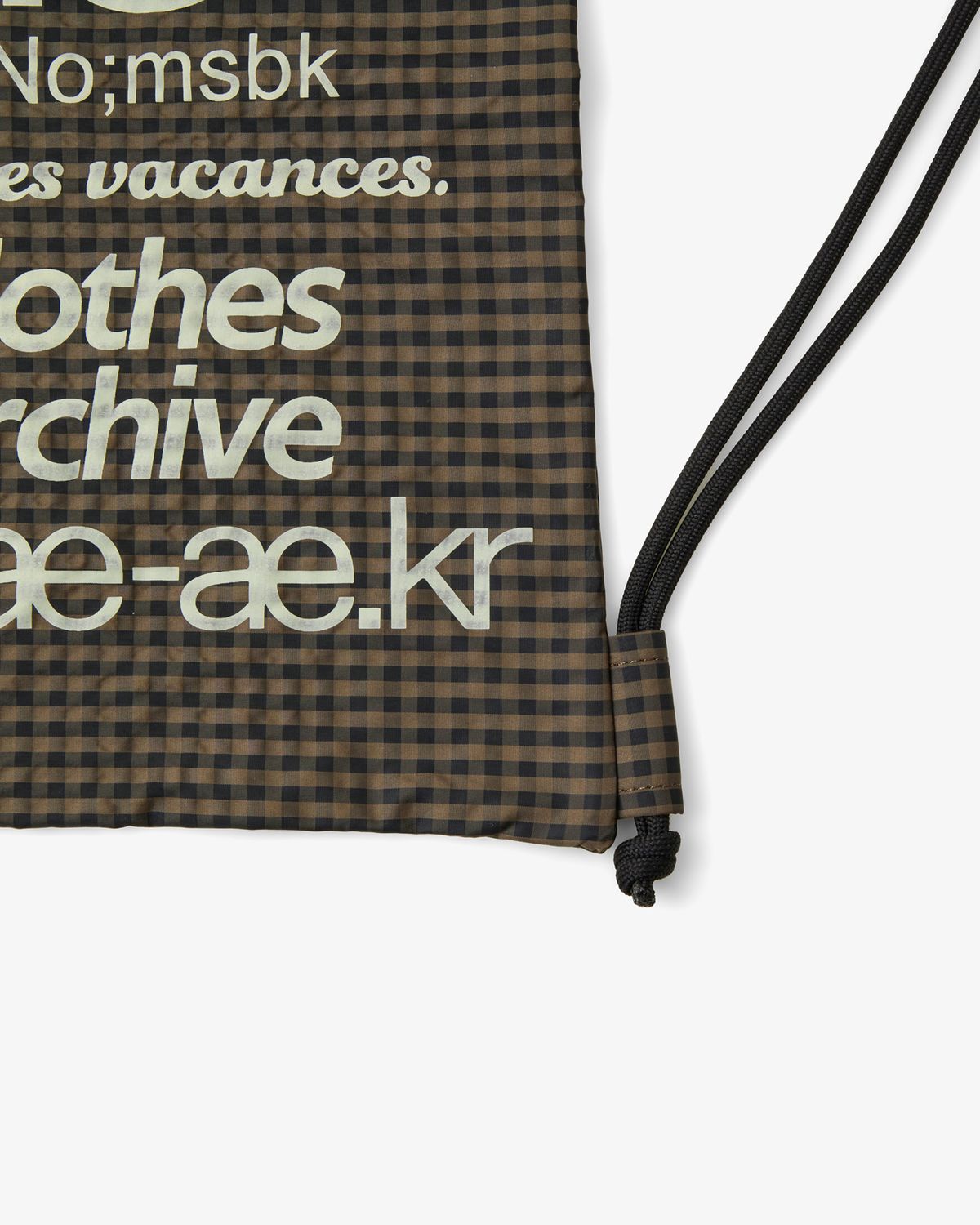에이이에이이(AEAE) WEB LOGO CHECK GYM SACK [BROWN]