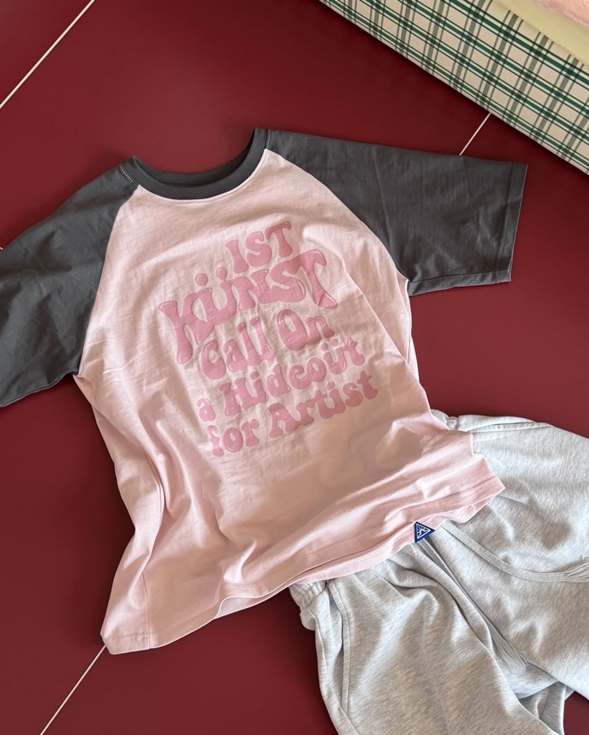 이스트쿤스트(ISTKUNST) HIDEOUT RAGLAN TEE_PINK(IK2EMMT503A)