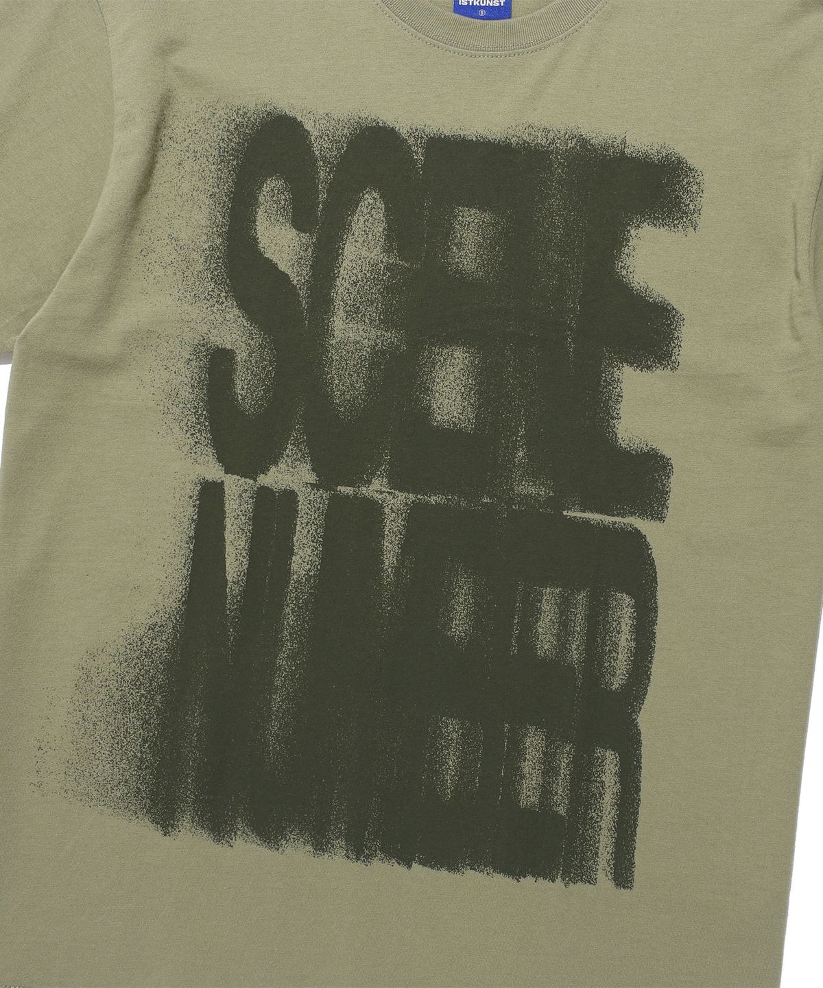 이스트쿤스트(ISTKUNST) SCENE NUMBER TEE_KHAKI(IK2EMMT509A)