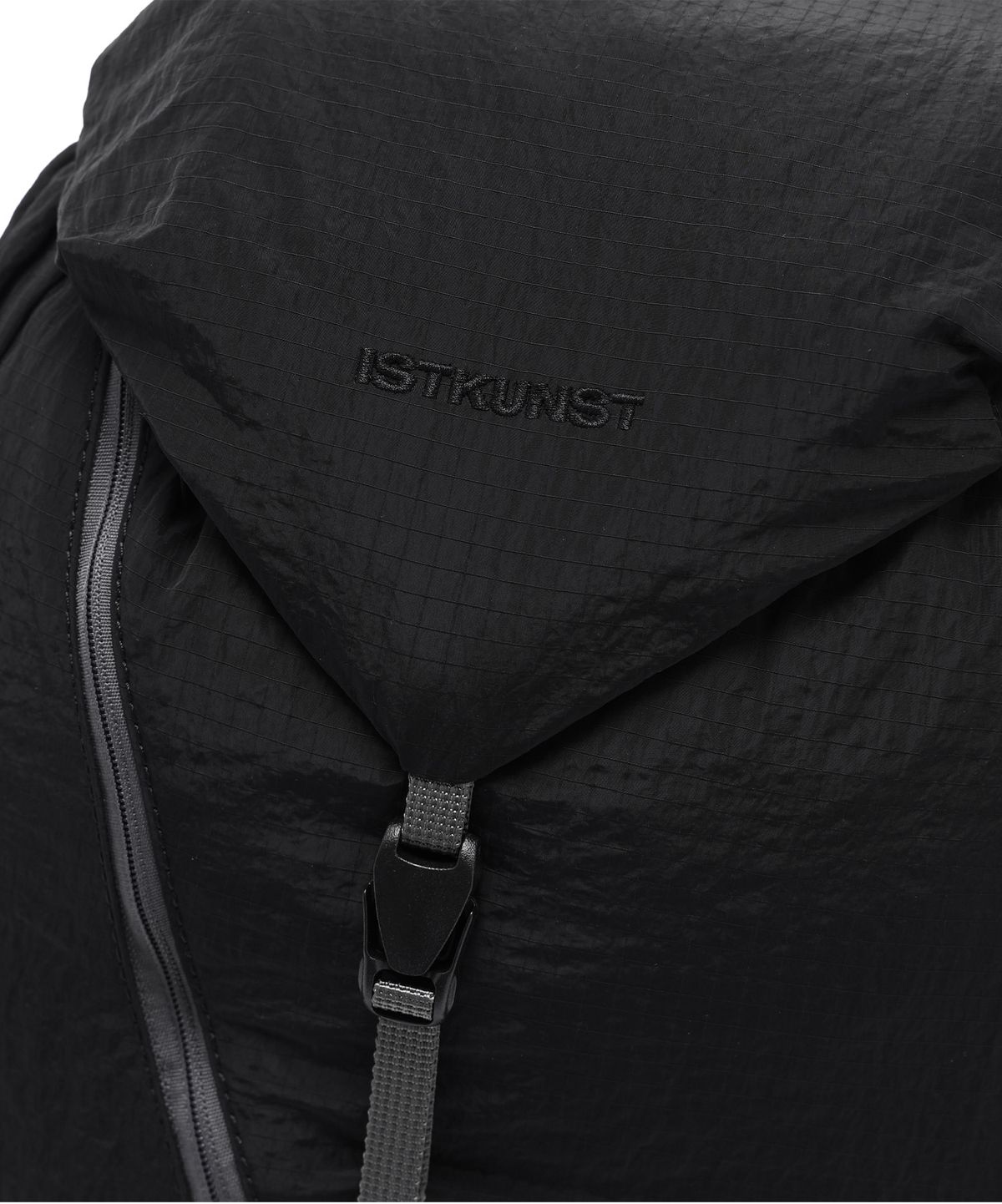 이스트쿤스트(ISTKUNST) BACKSLASH ZIP STRING BAG_BLACK(IK2FMMAB42A)
