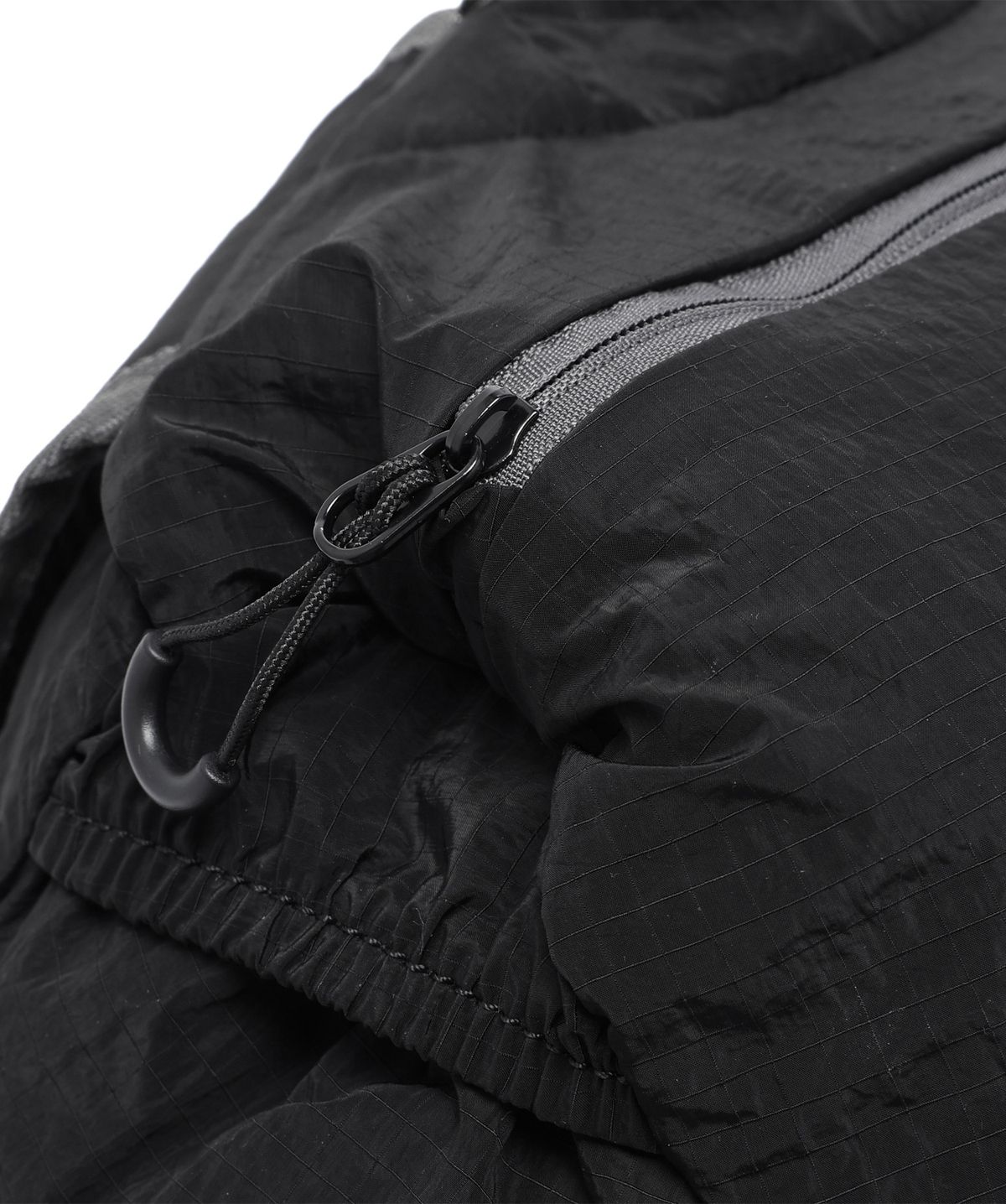 이스트쿤스트(ISTKUNST) BACKSLASH ZIP STRING BAG_BLACK(IK2FMMAB42A)