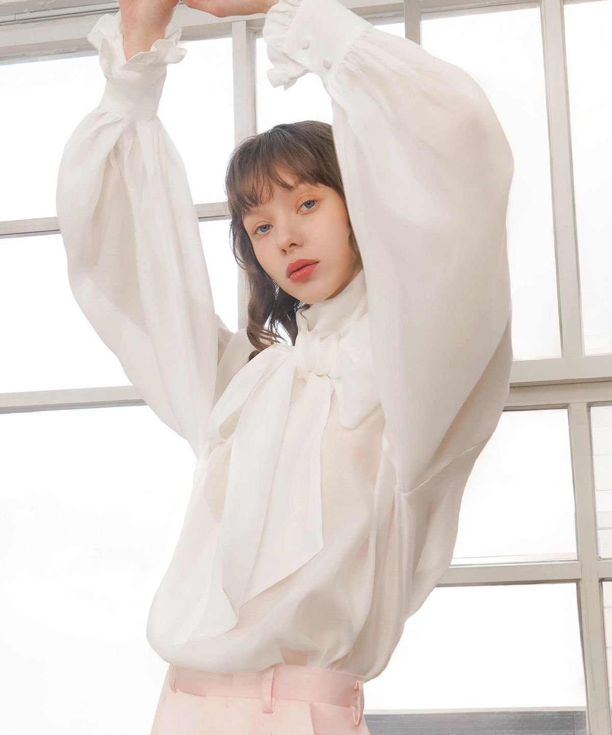 언티지(UNTAGE) 시스루 푸시 보우 블라우스(White)_UTS-FS41