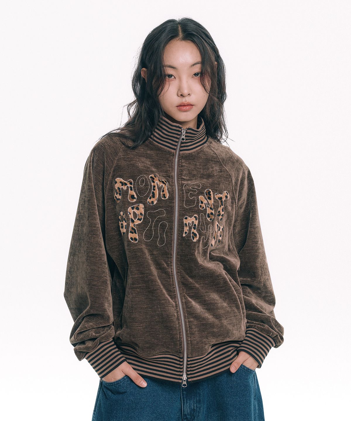 엠오오(MOO) 레오파드 아플리케 벨루어 트랙 집업 - 브라운