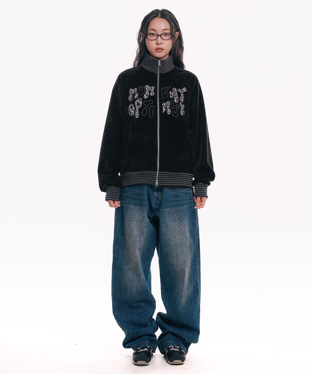 엠오오(MOO) 레오파드 아플리케 벨루어 트랙 집업 - 블랙