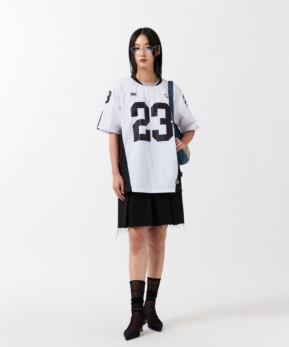 오드스튜디오(ODDSTUDIO) 스포티 나일론 풋볼 오버핏 티셔츠 - WHITE