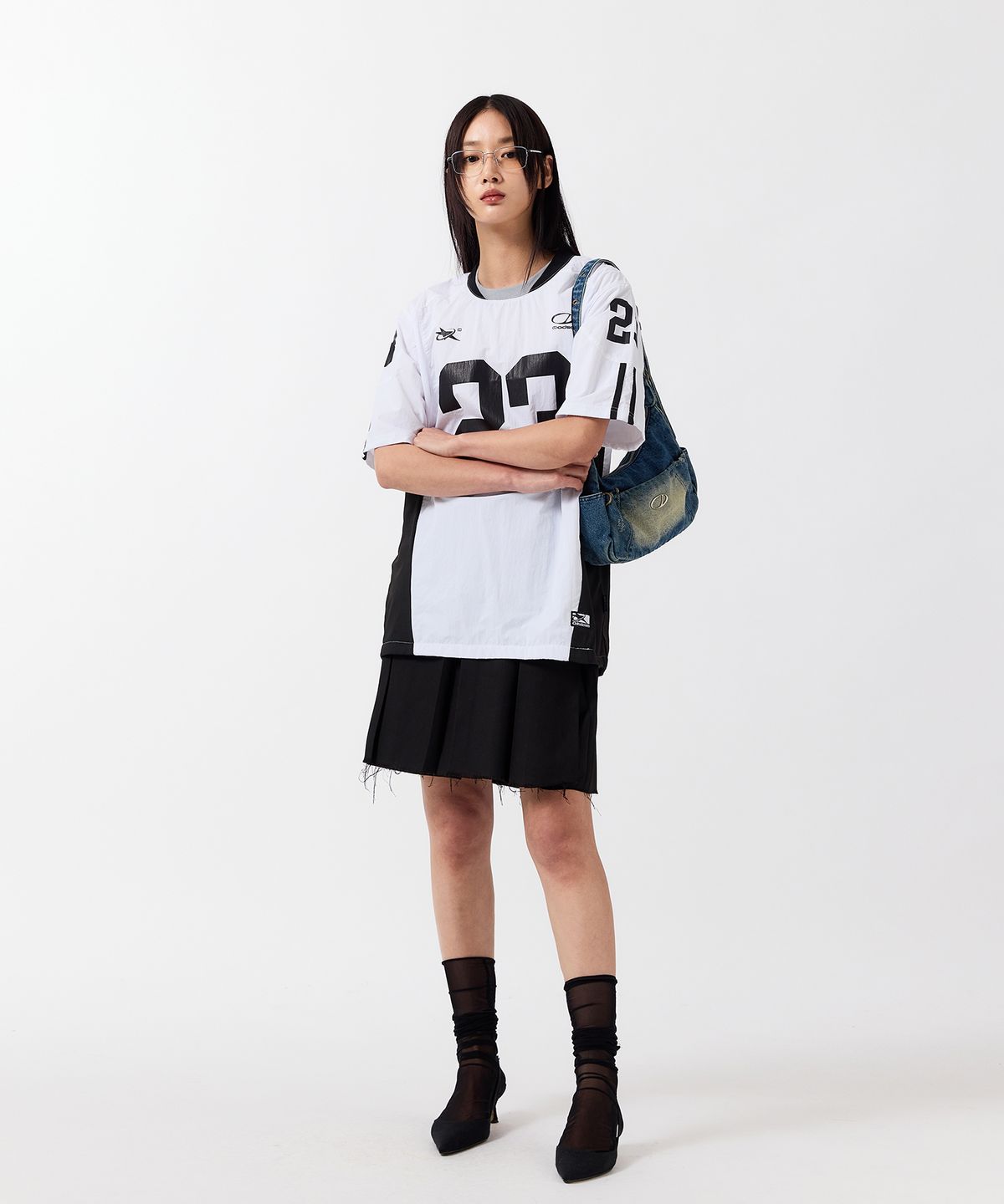 오드스튜디오(ODDSTUDIO) 스포티 나일론 풋볼 오버핏 티셔츠 - WHITE
