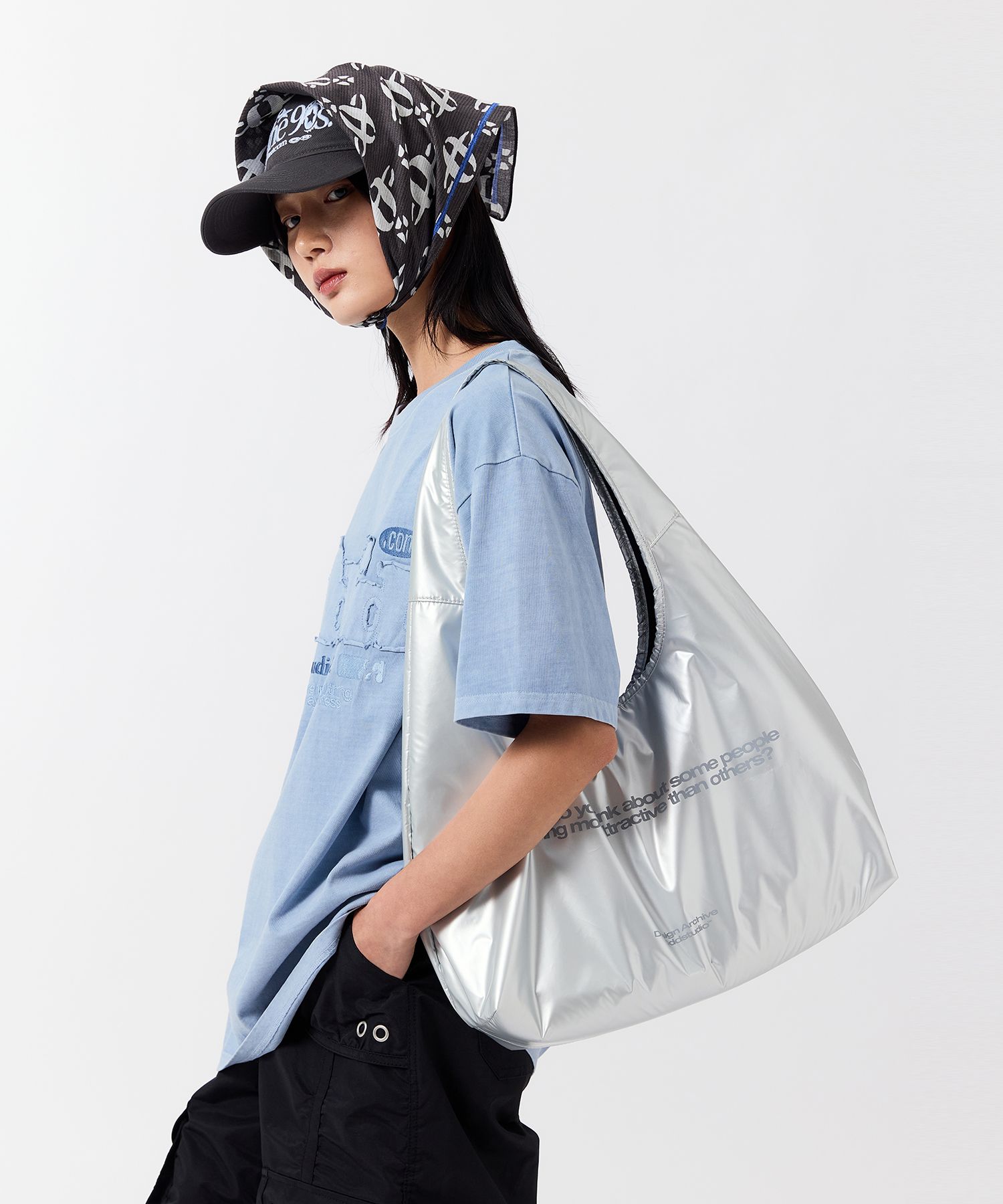 Odd Studio☆Attractive Glossy Shoulder Bag ショルダーバッグ MUSINSA | ODDSTUDIO ATTRACTIVE GLOSSY SHOULDER BAG - SILVER