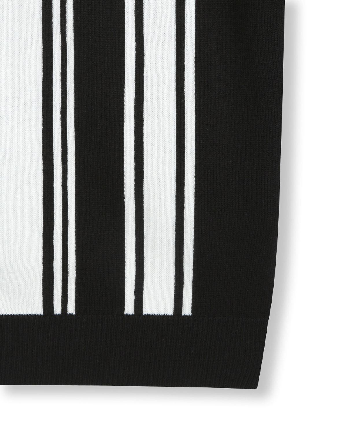 비슬로우(BESLOW) POLO STRIPE KNIT ZIP-UP BLACK