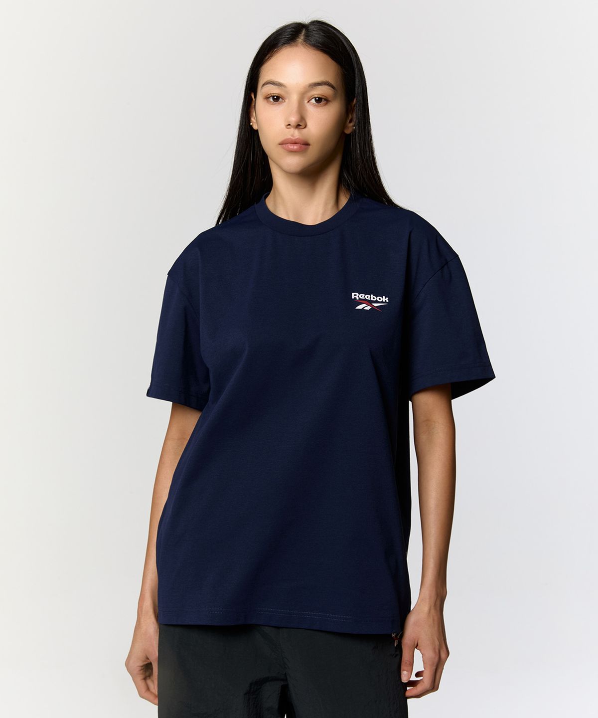 리복(REEBOK) 에센셜 프레쉬 티셔츠 - 네이비