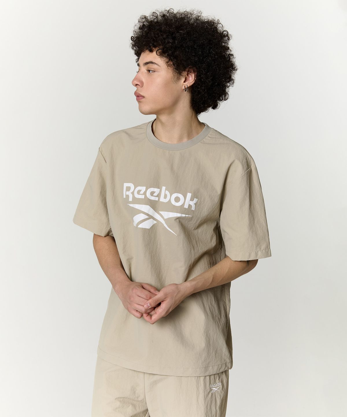 리복(REEBOK) 에센셜 반팔 피스테 - 베이지