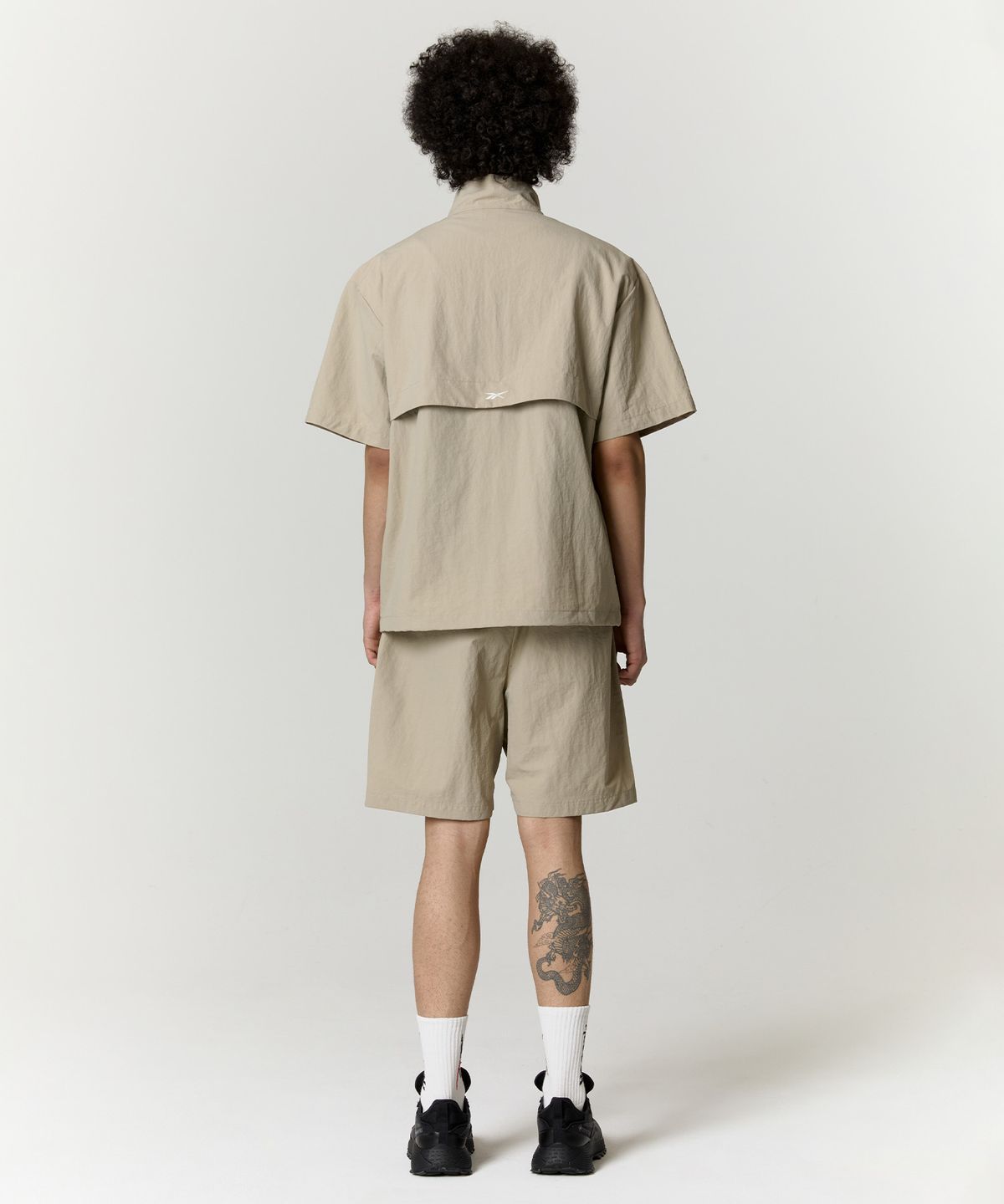 리복(REEBOK) 에센셜 반팔 아노락 - 베이지