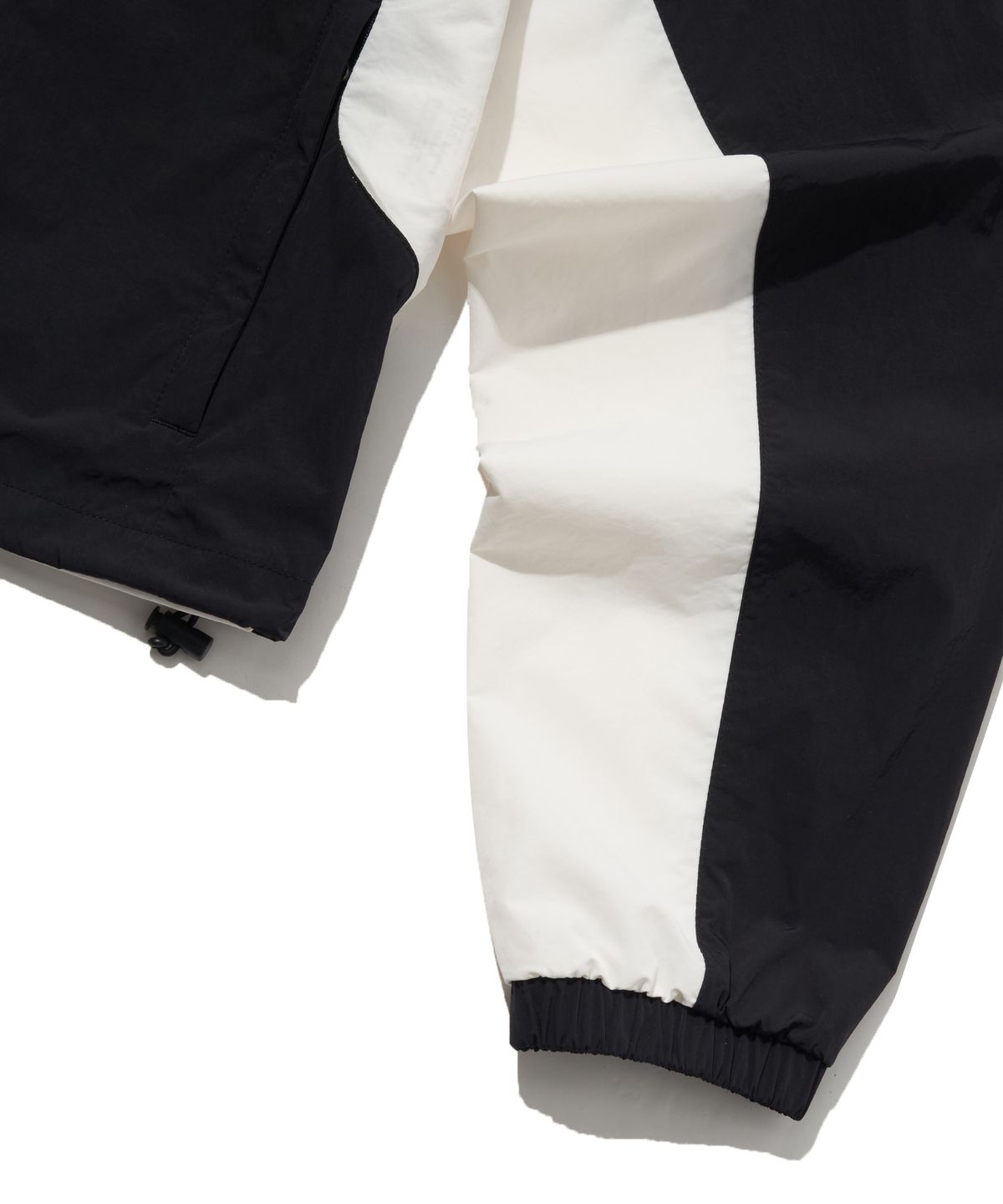 리복(REEBOK) 일립스 크롭 윈드 브레이커 (W) - 블랙