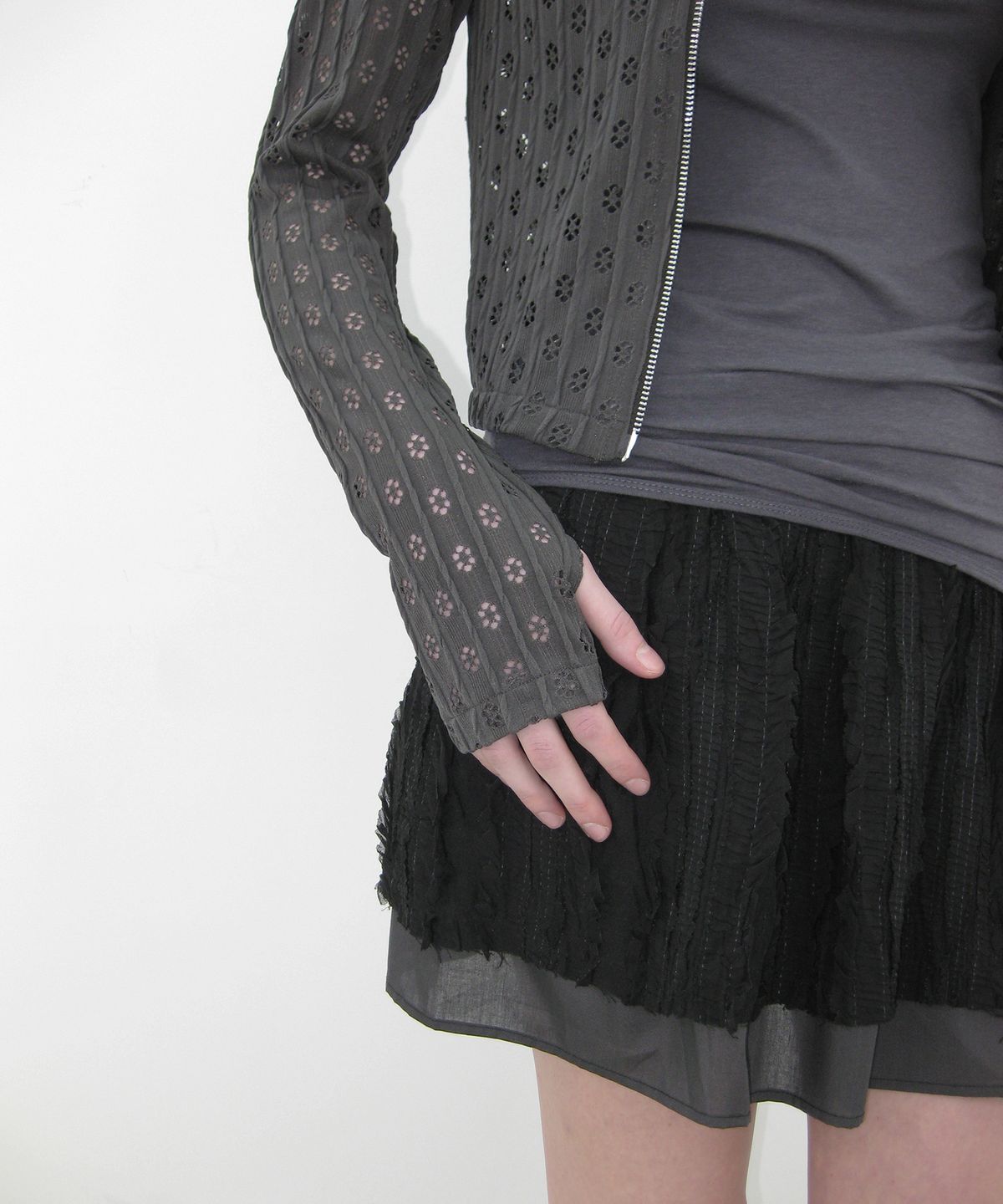 카셀(CACELE) RIPPLE LAYERED SKIRTS, BLACK