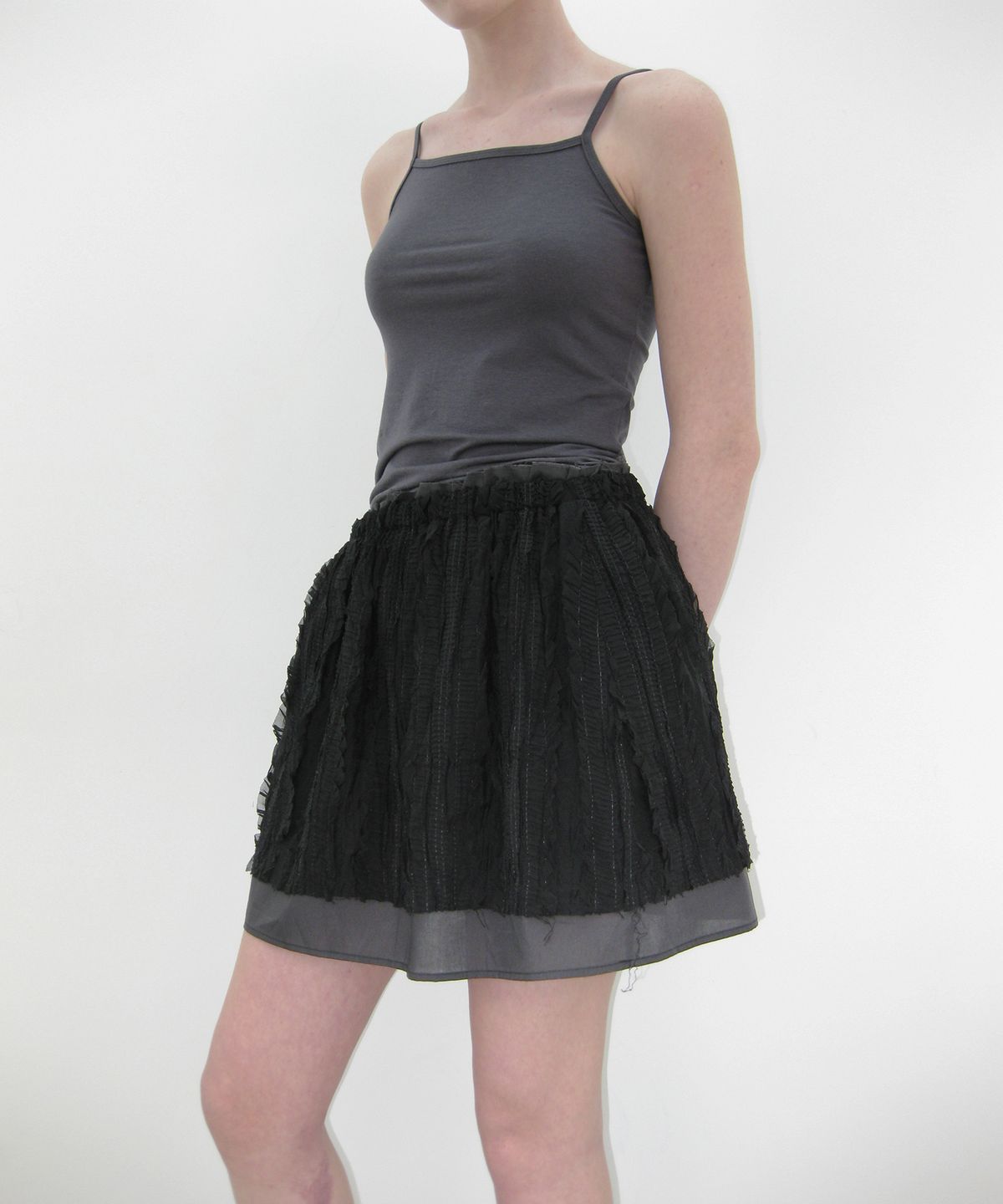 카셀(CACELE) RIPPLE LAYERED SKIRTS, BLACK
