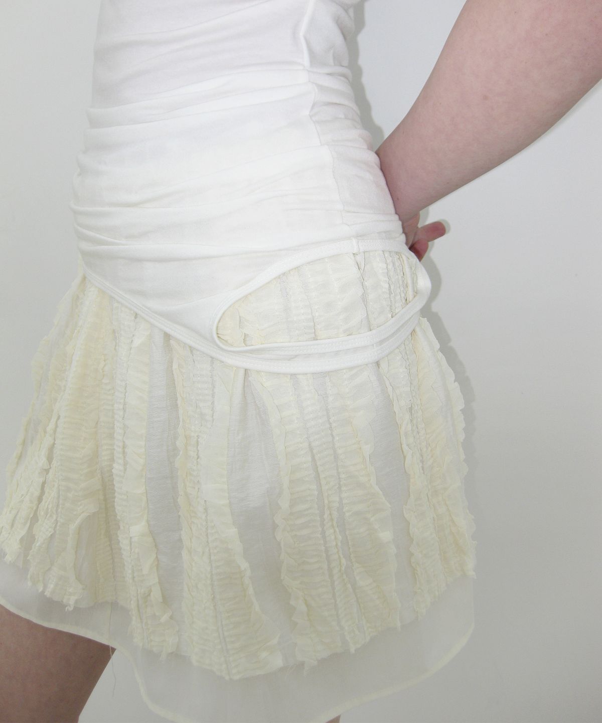 카셀(CACELE) RIPPLE LAYERED SKIRTS, IVORY