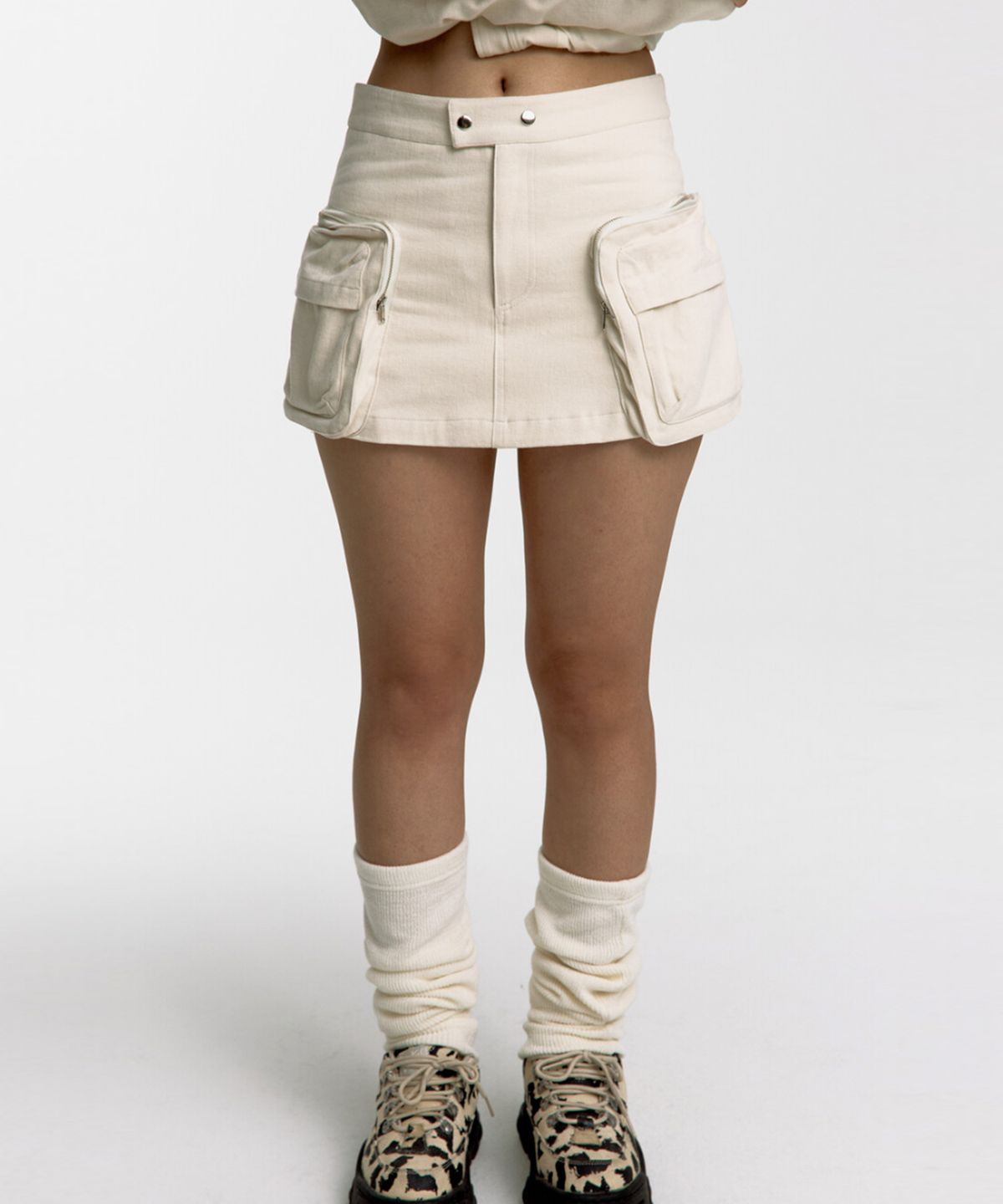 카시코(KASHIKO) Fluffy Cargo Mini Skirt Pants Ivory