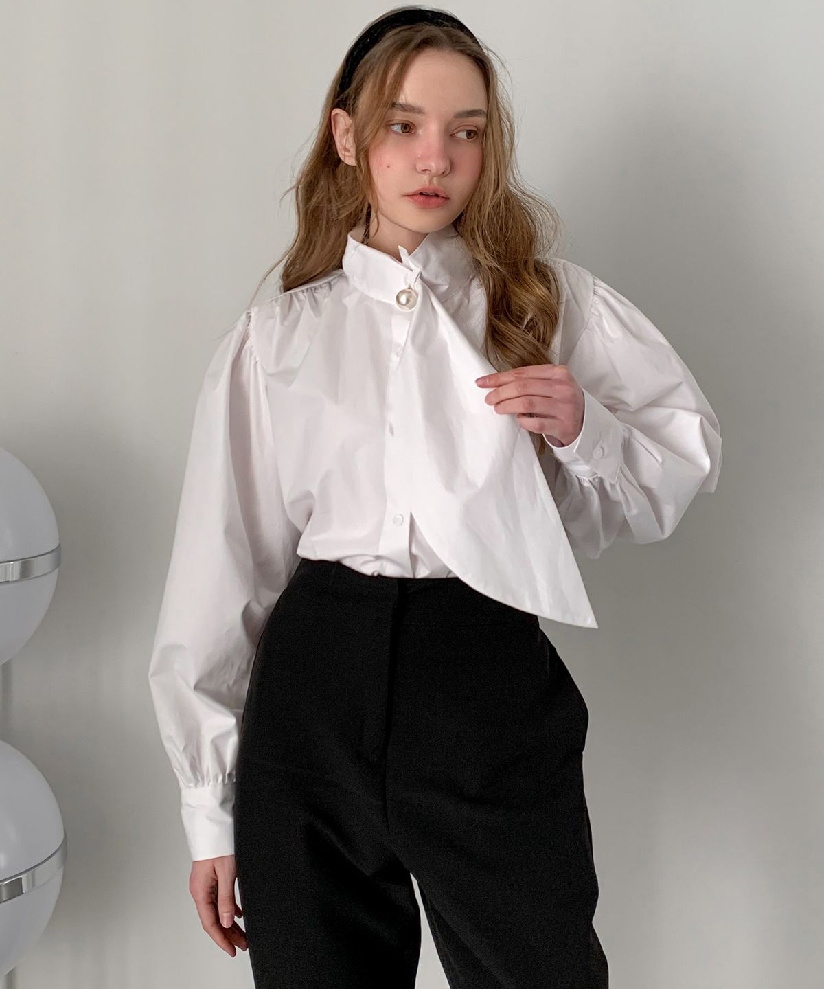 바스카라(VASCARA) Pearl-Tie Puff Blouse
