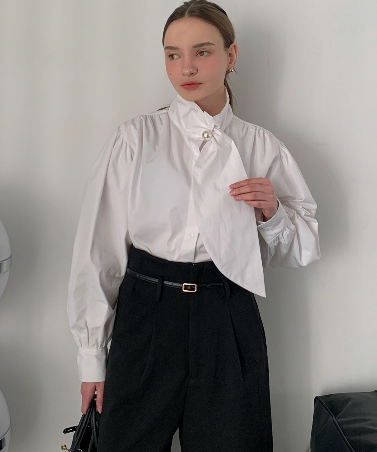 바스카라(VASCARA) Pearl-Tie Puff Blouse